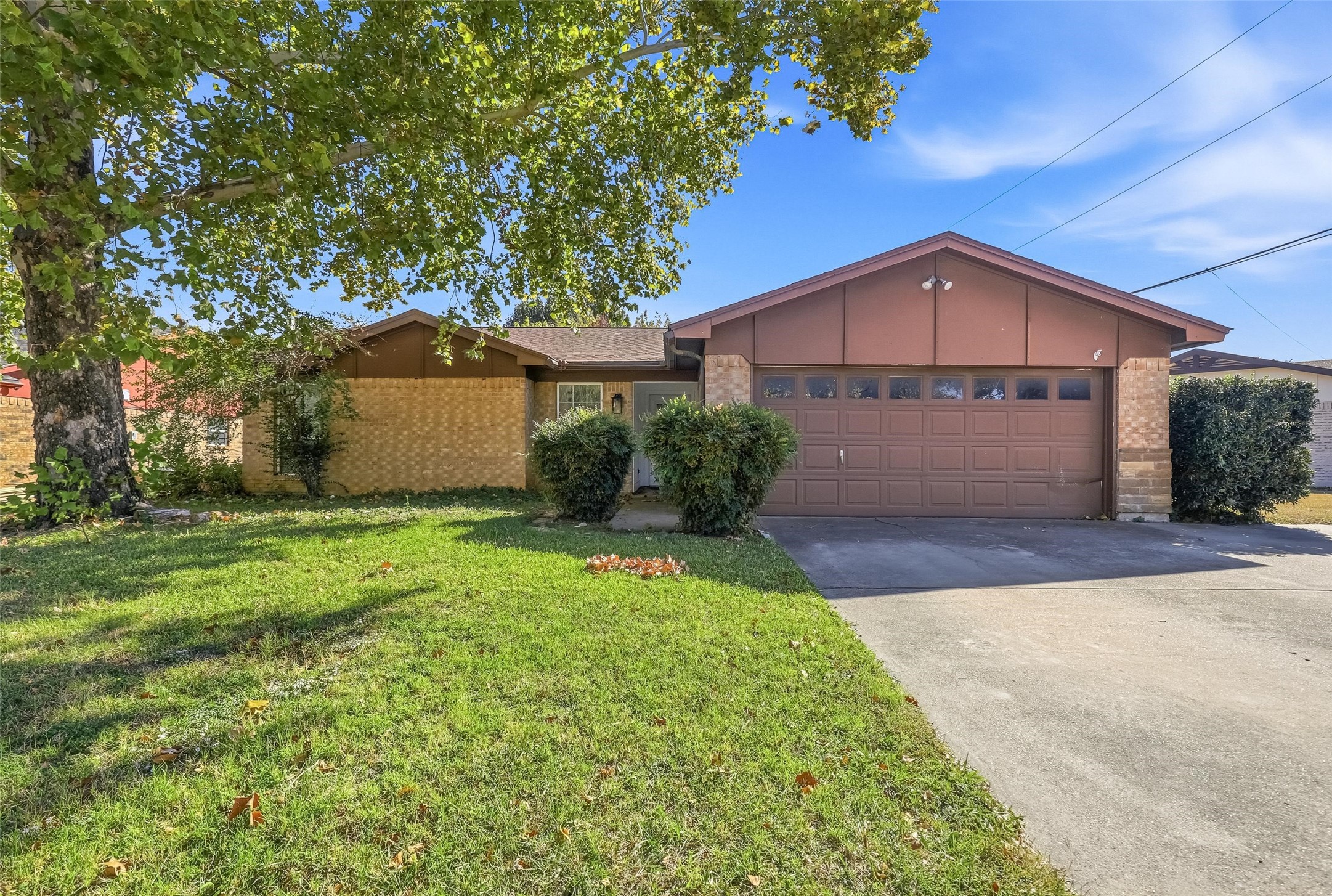 657 Evelyn Lane