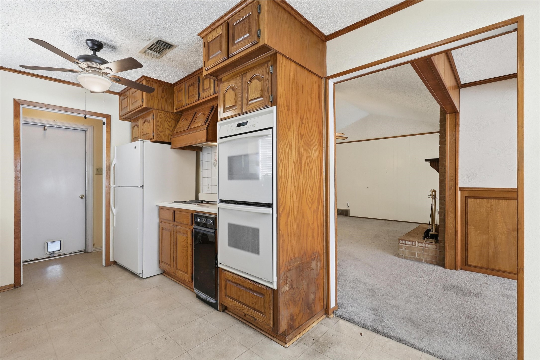 657 Evelyn Lane