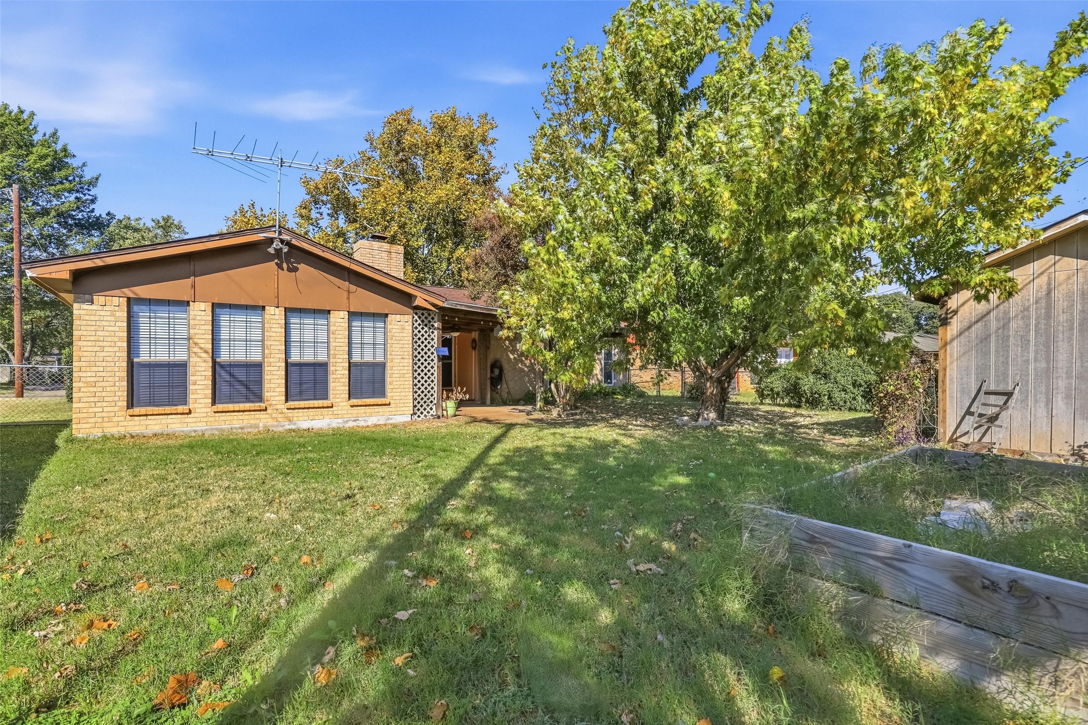 657 Evelyn Lane
