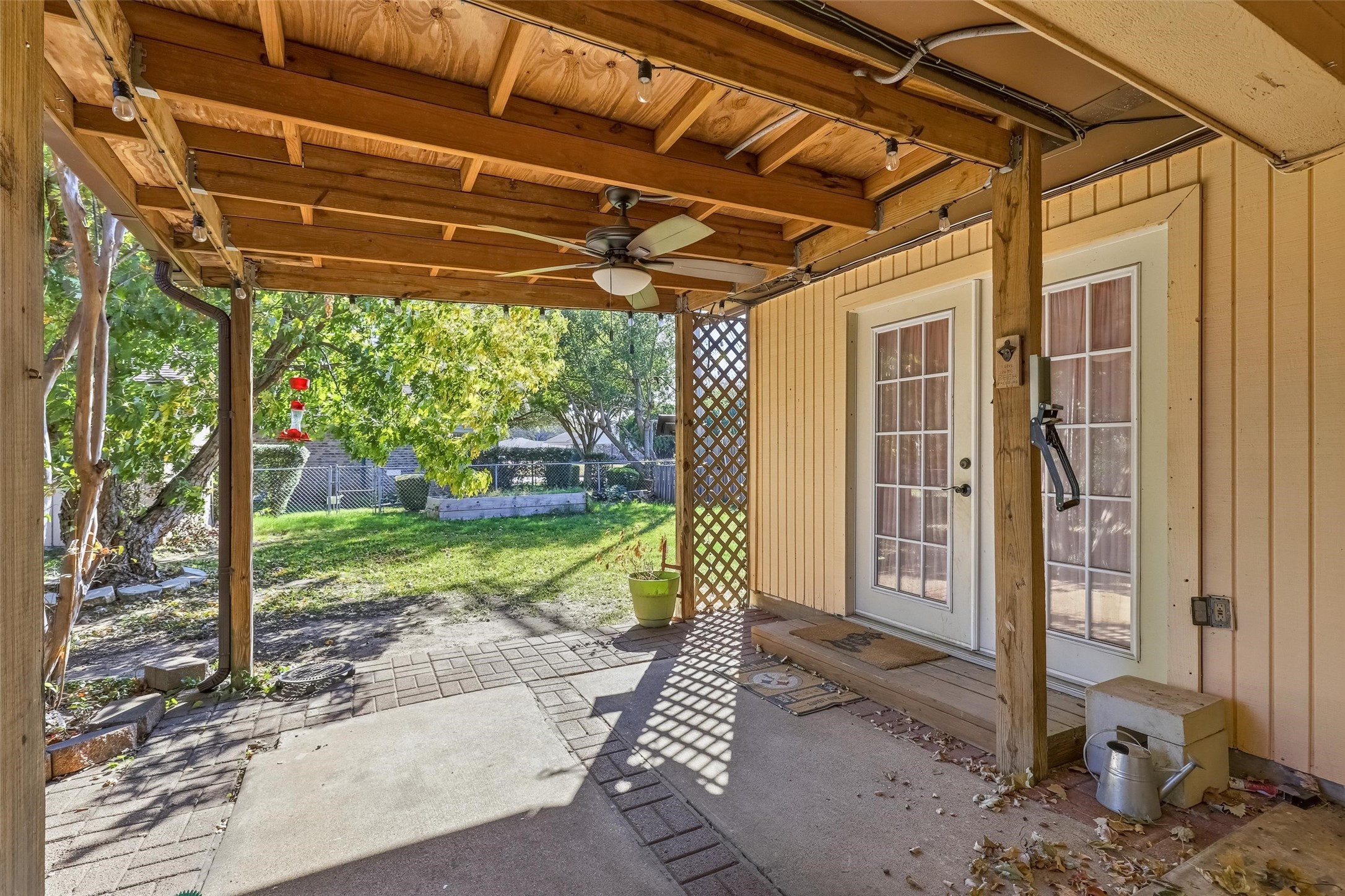 657 Evelyn Lane