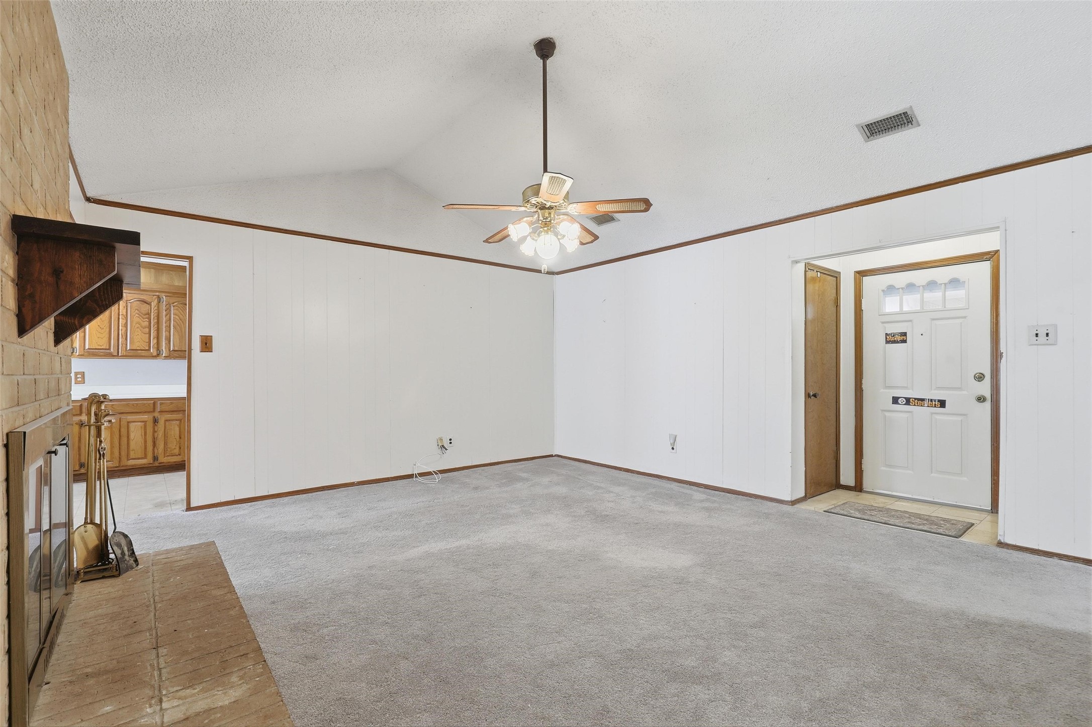 657 Evelyn Lane