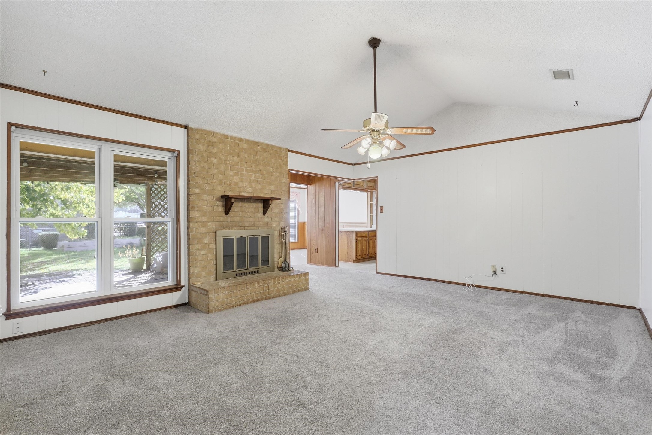 657 Evelyn Lane