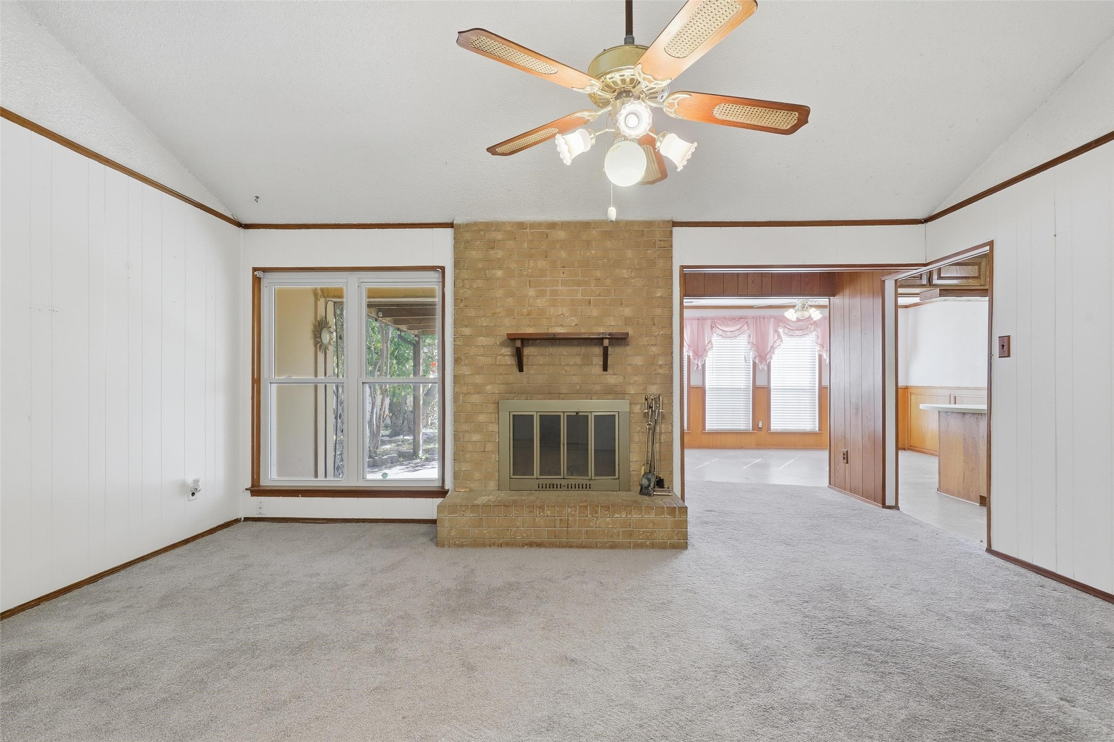 657 Evelyn Lane