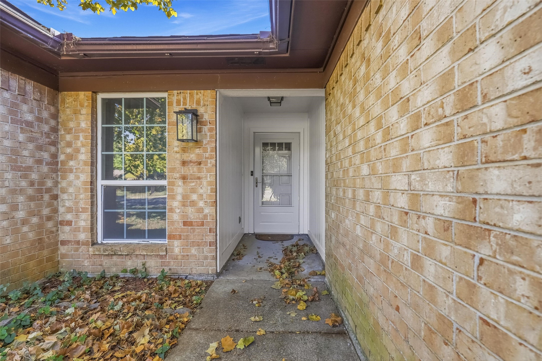 657 Evelyn Lane