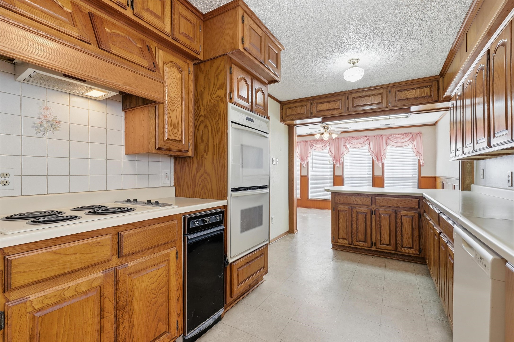 657 Evelyn Lane