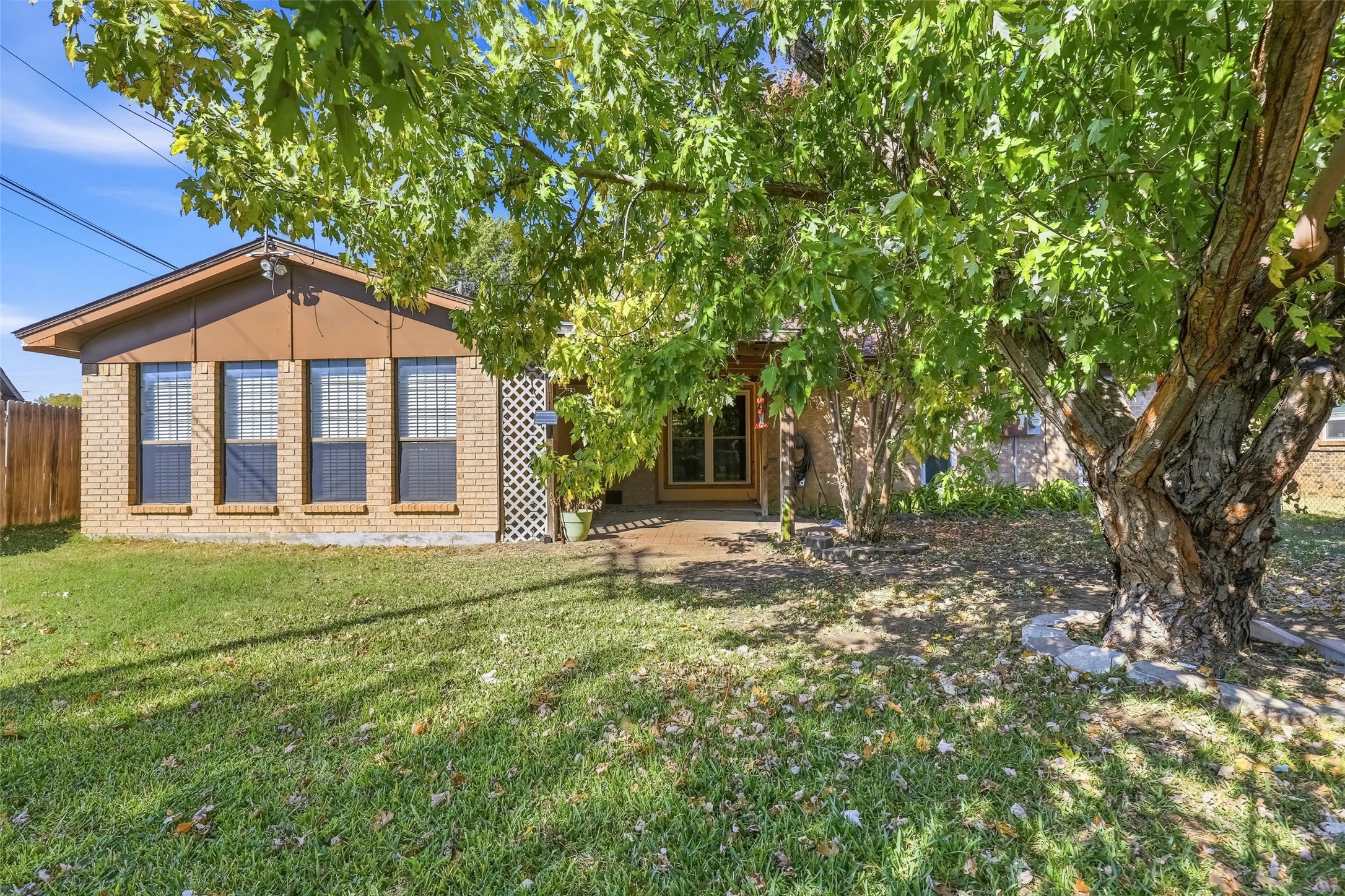 657 Evelyn Lane