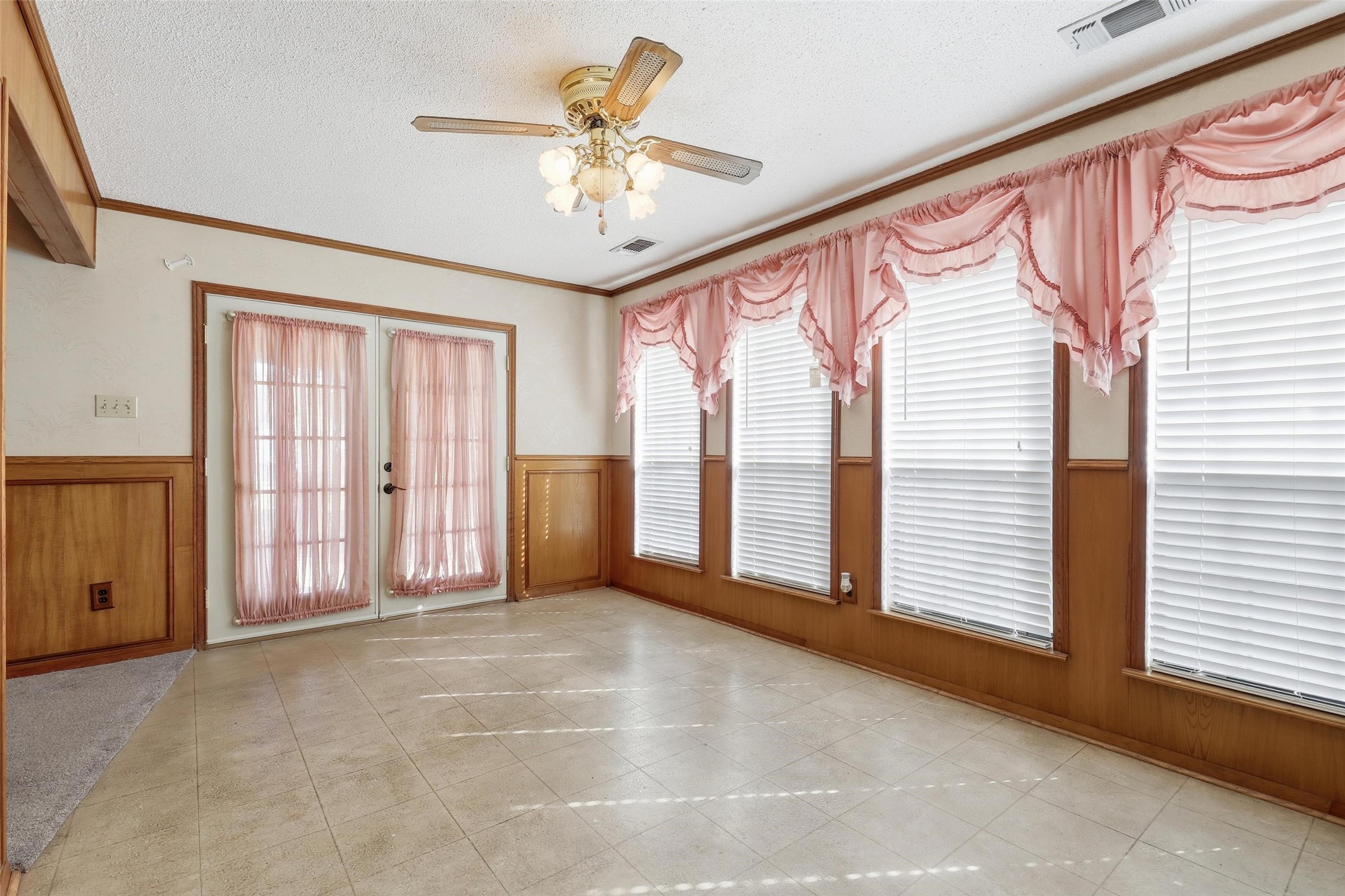 657 Evelyn Lane