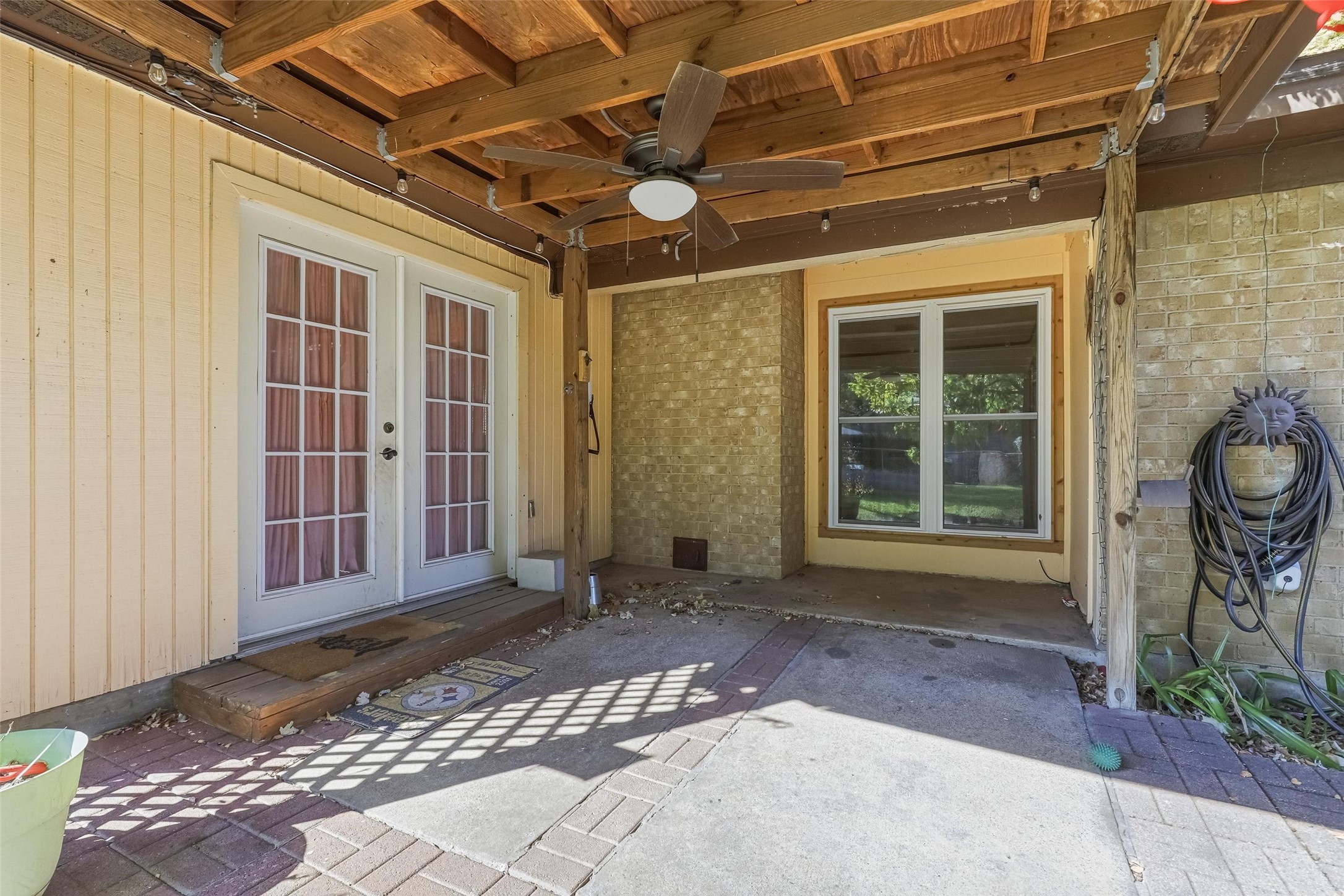 657 Evelyn Lane