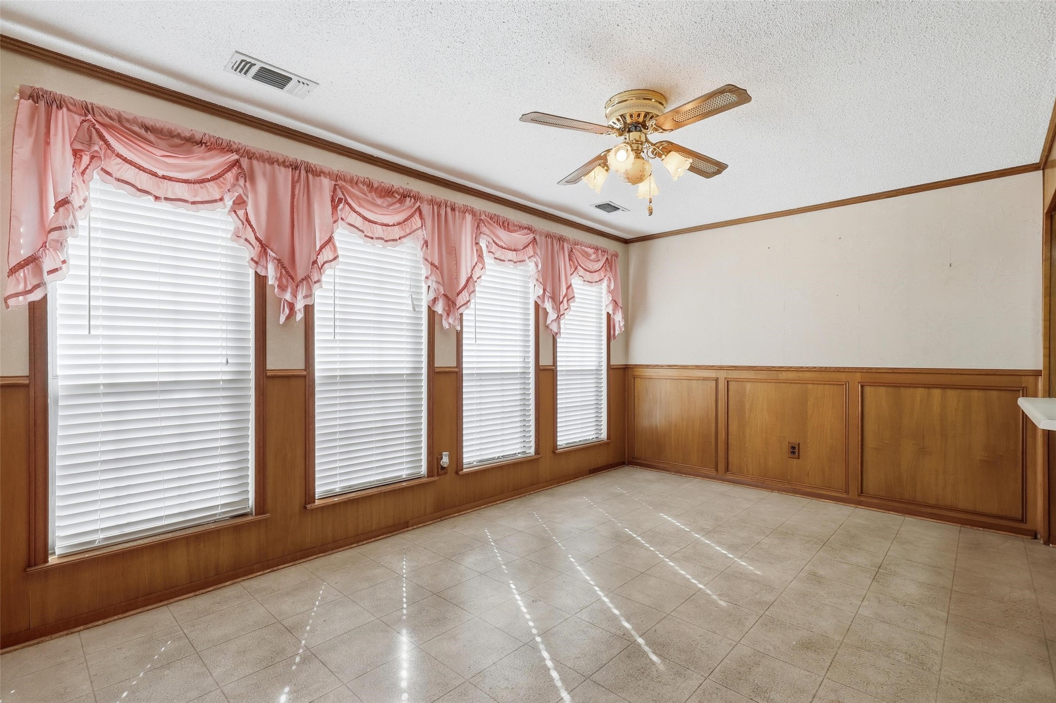 657 Evelyn Lane