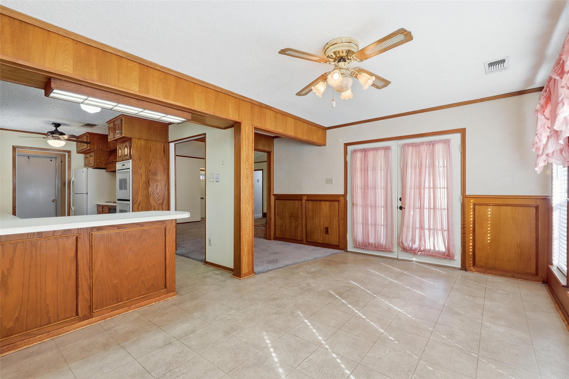 657 Evelyn Lane