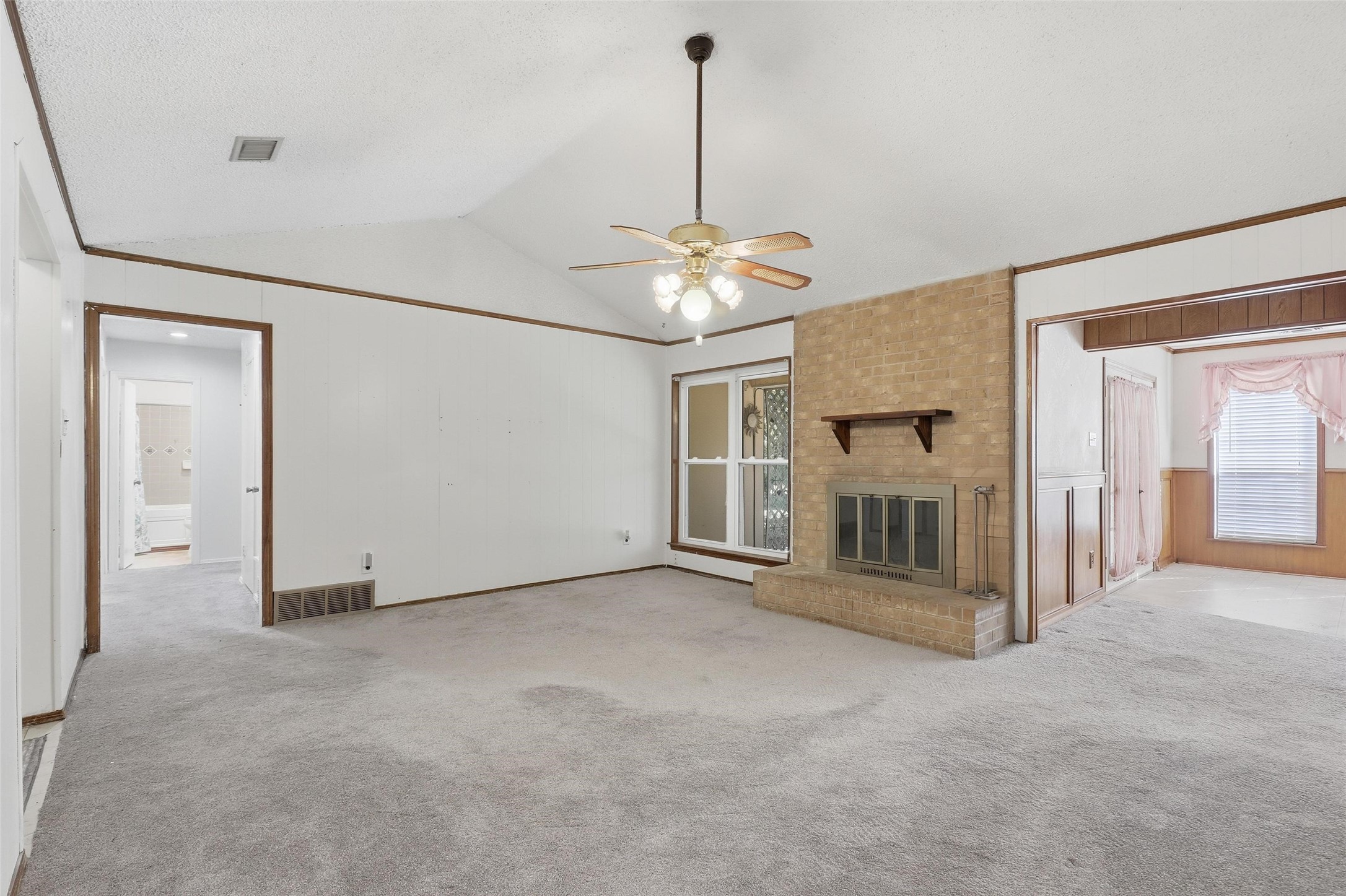 657 Evelyn Lane