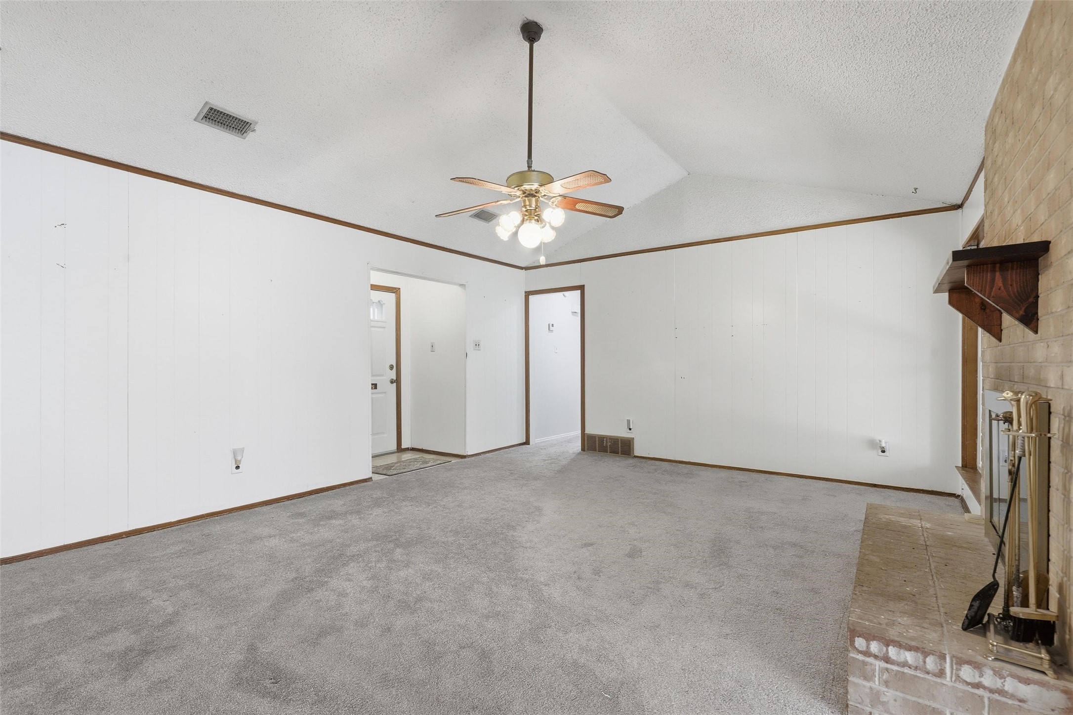 657 Evelyn Lane