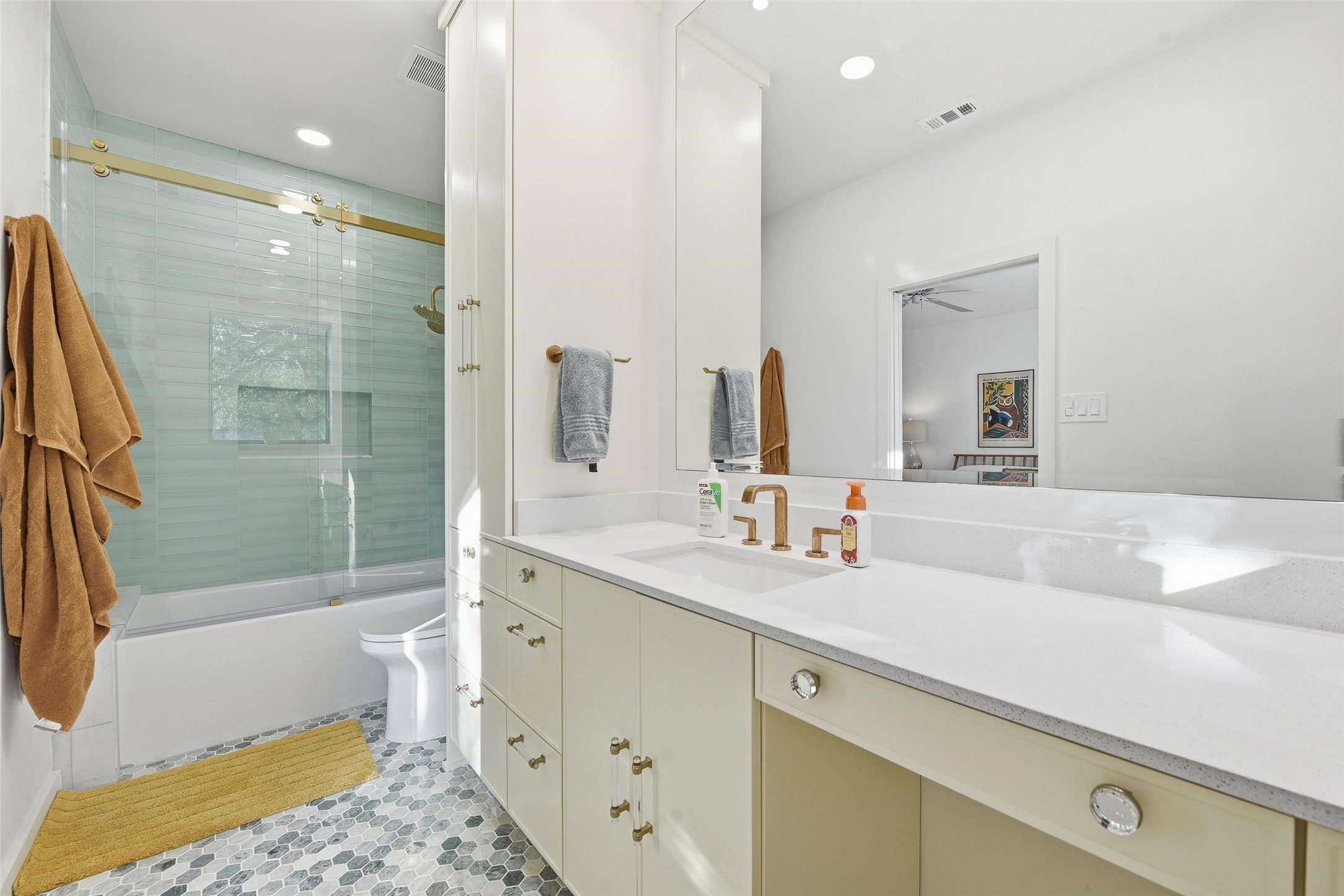 1901 Crockett Circle