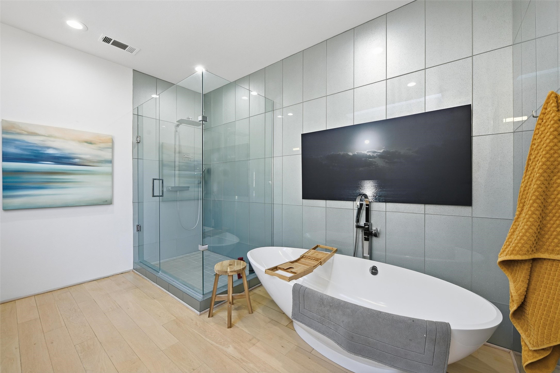 1901 Crockett Circle