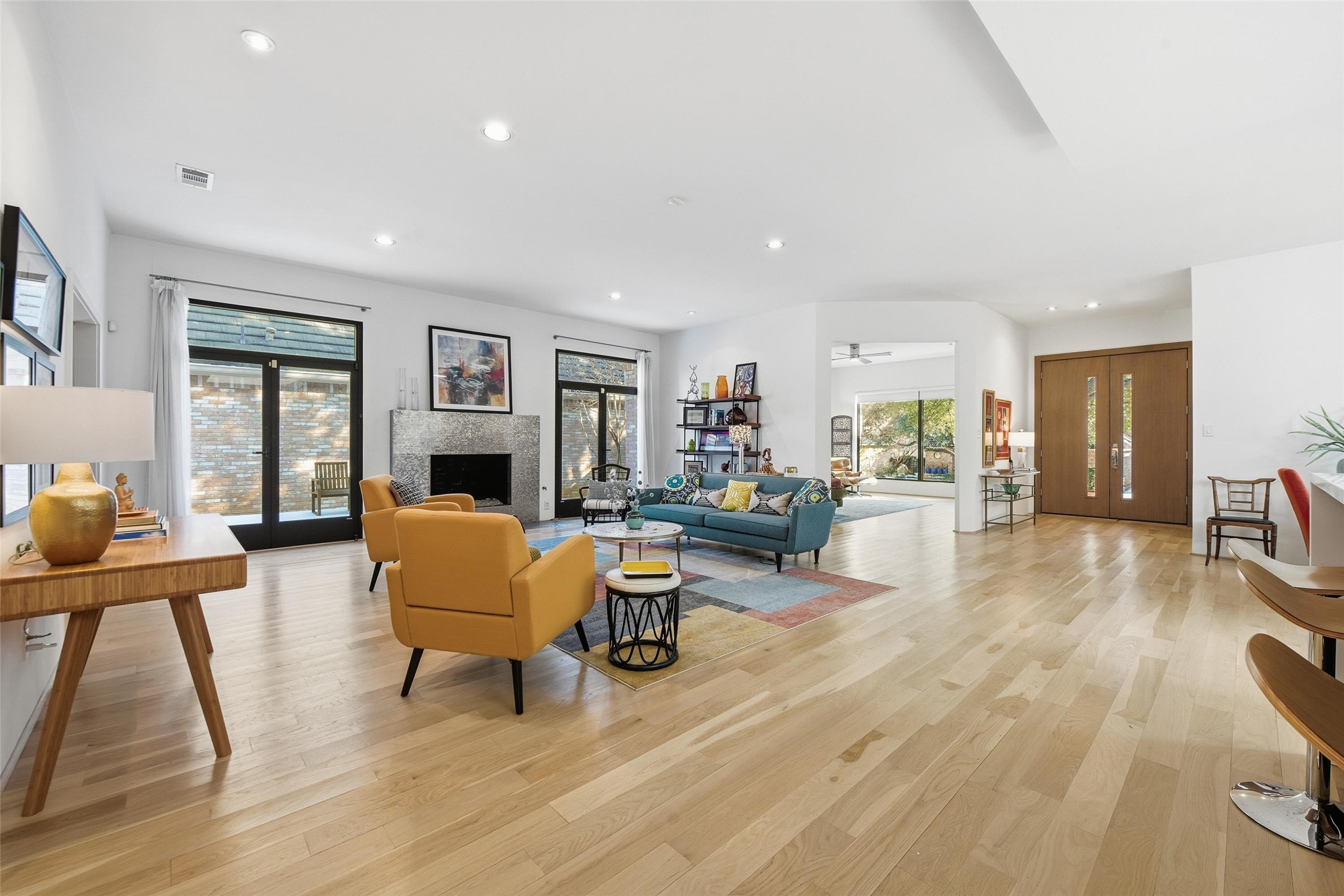 1901 Crockett Circle