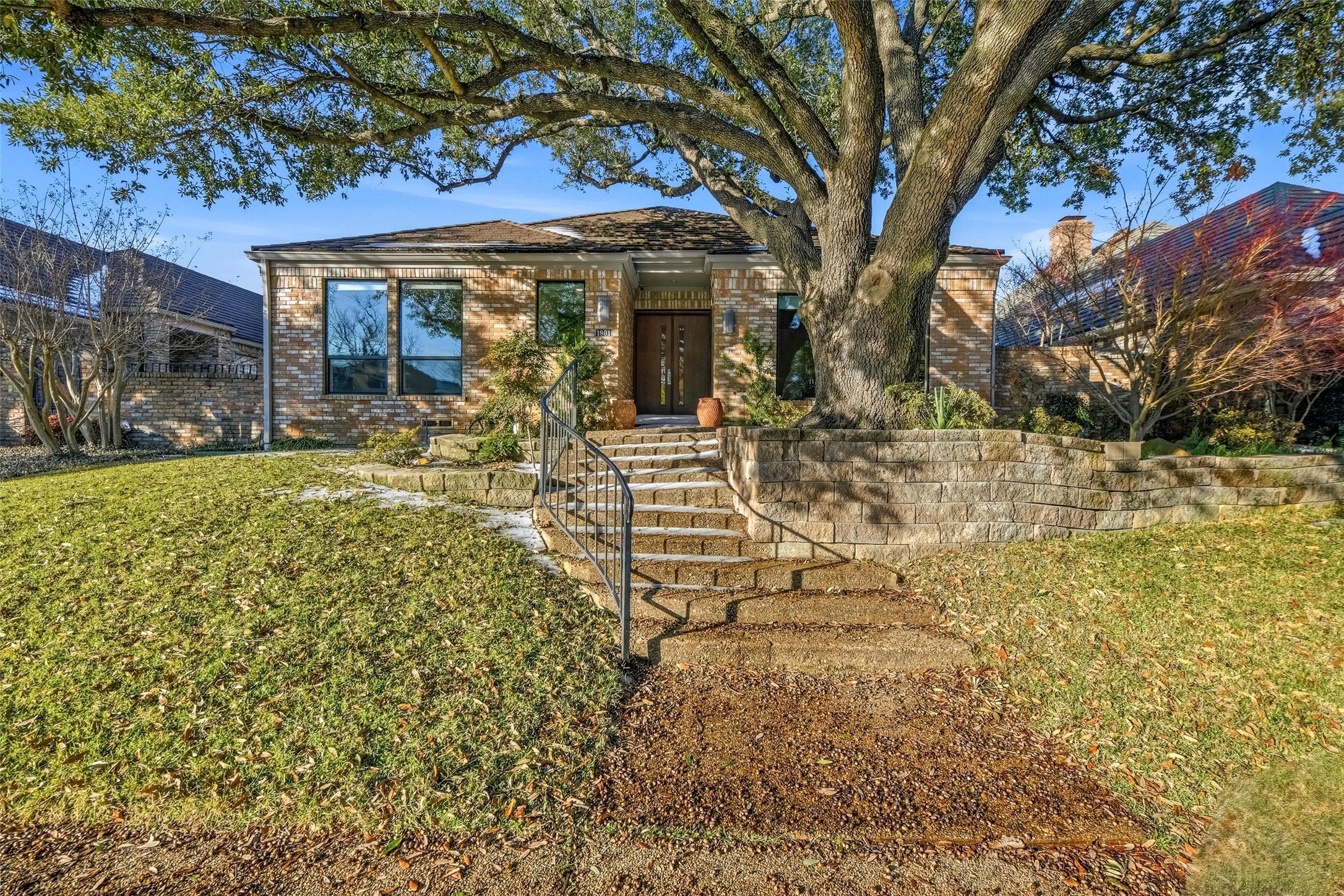 1901 Crockett Circle