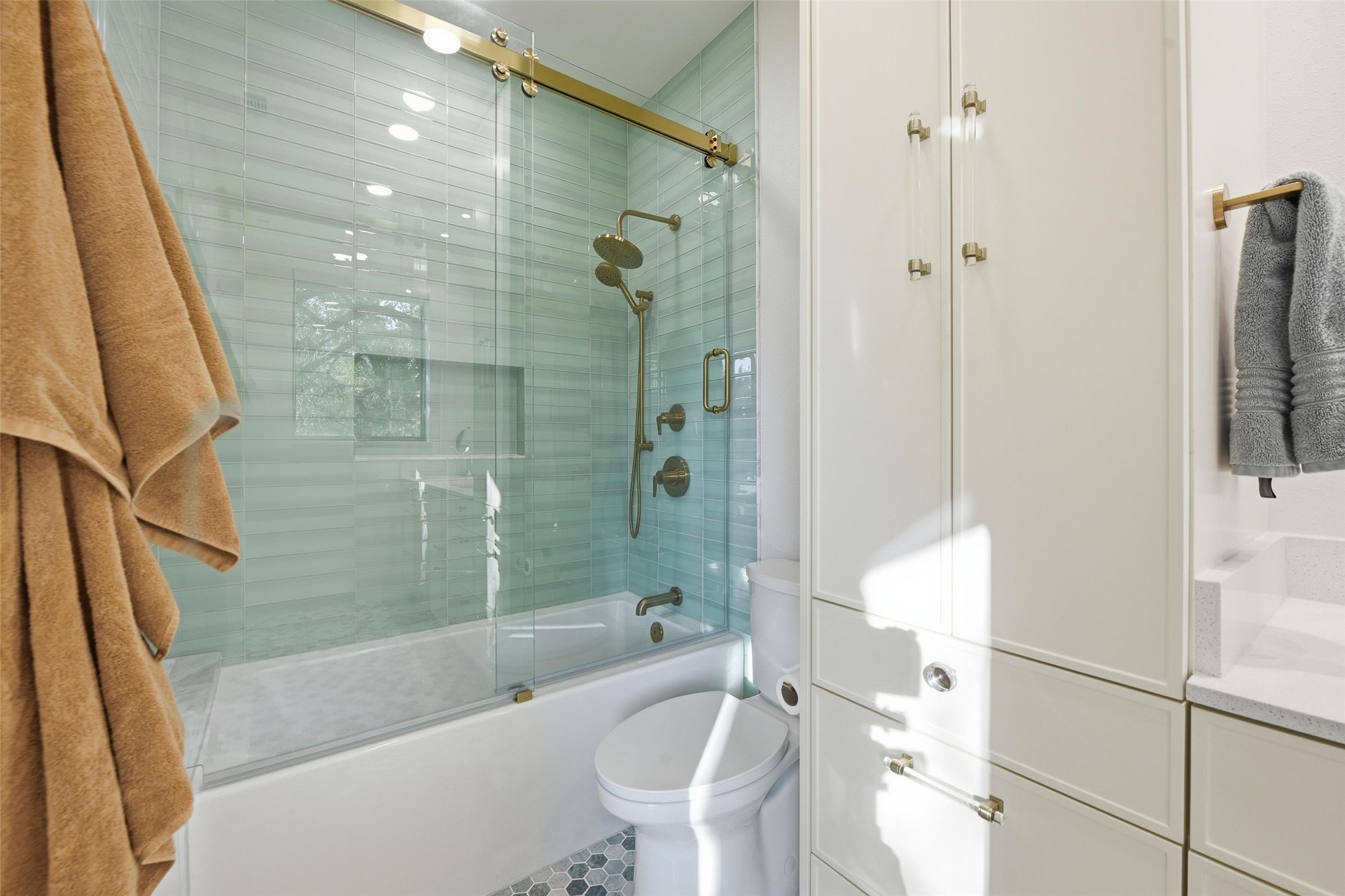 1901 Crockett Circle