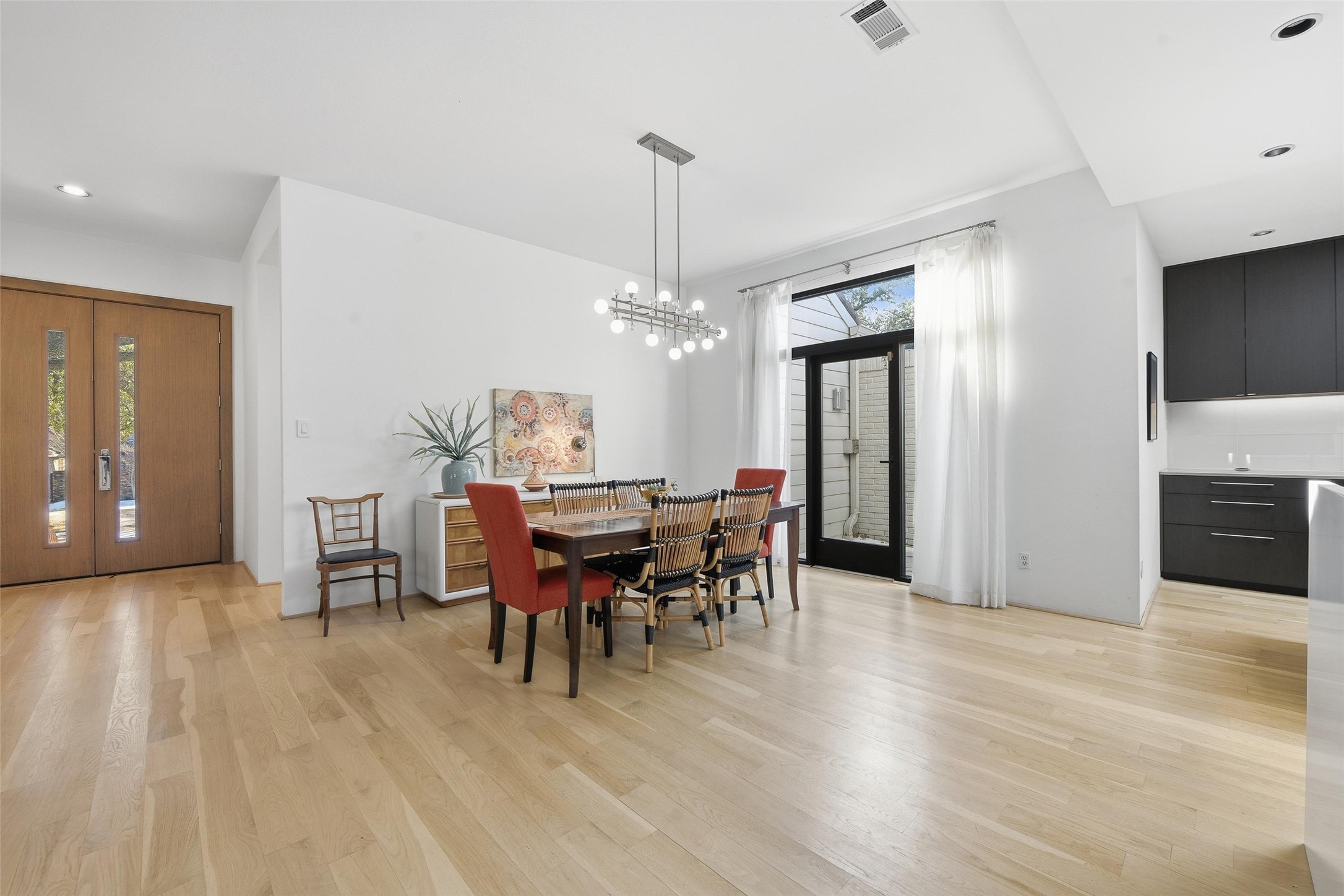 1901 Crockett Circle