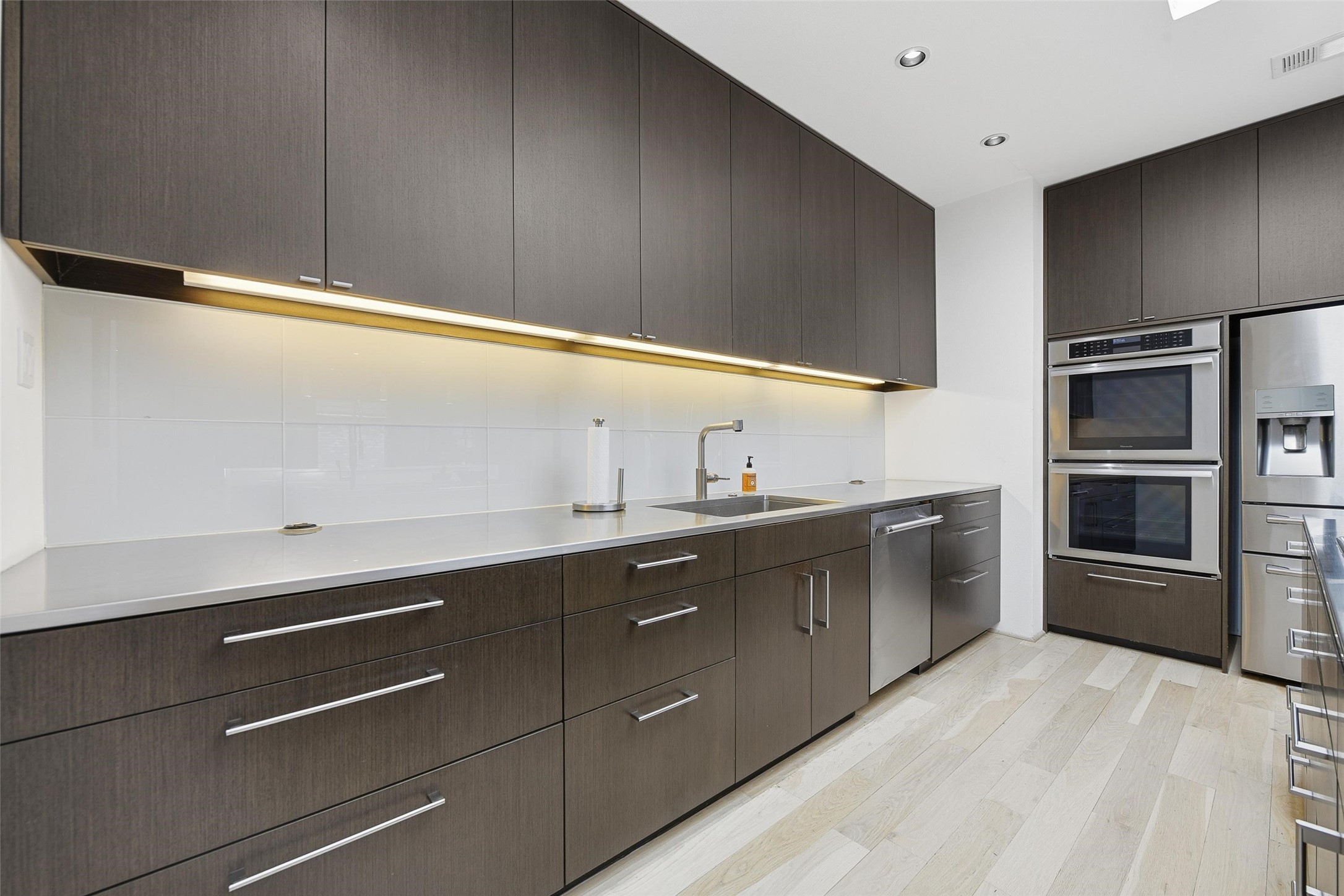 1901 Crockett Circle