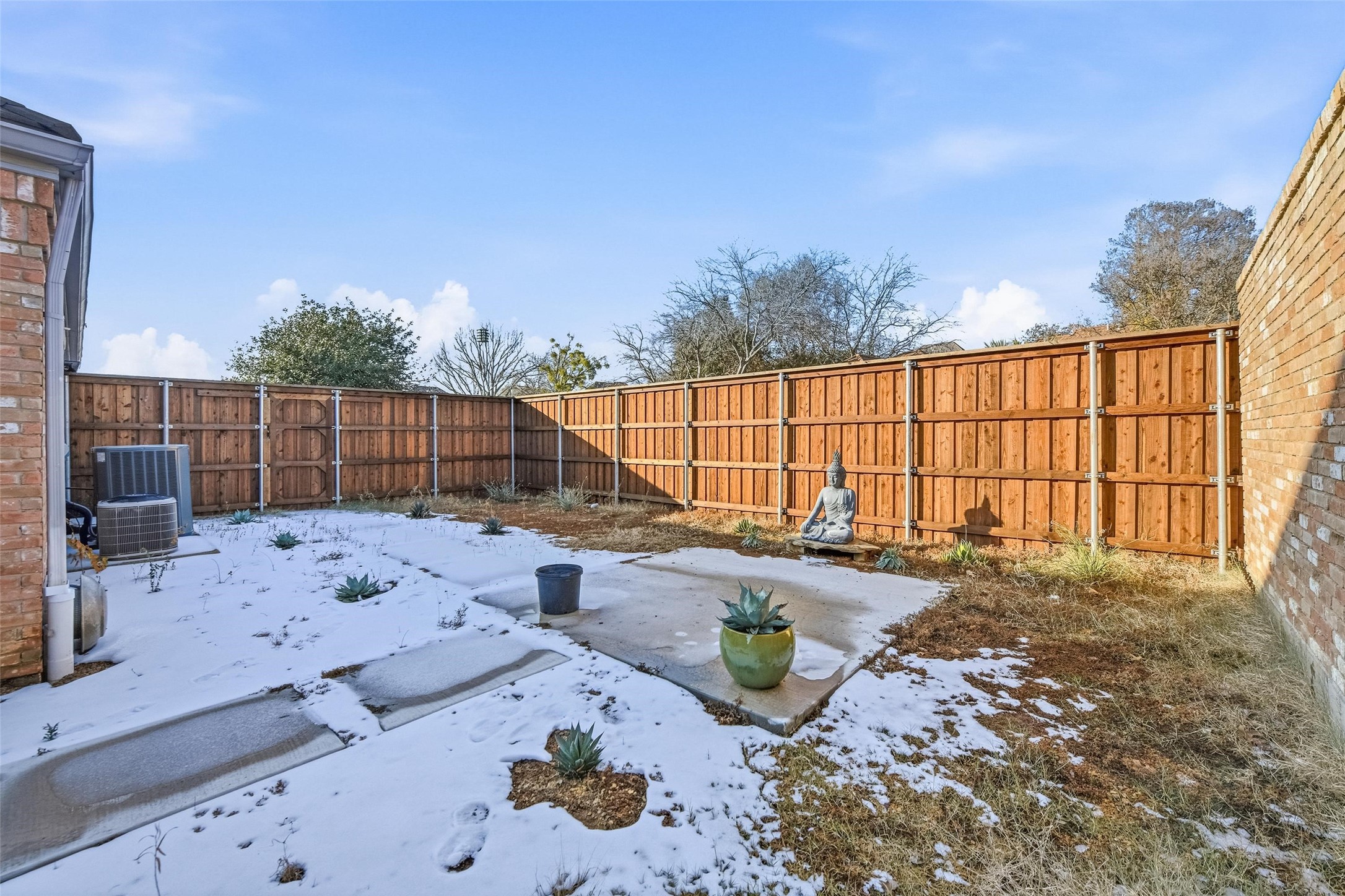 1901 Crockett Circle