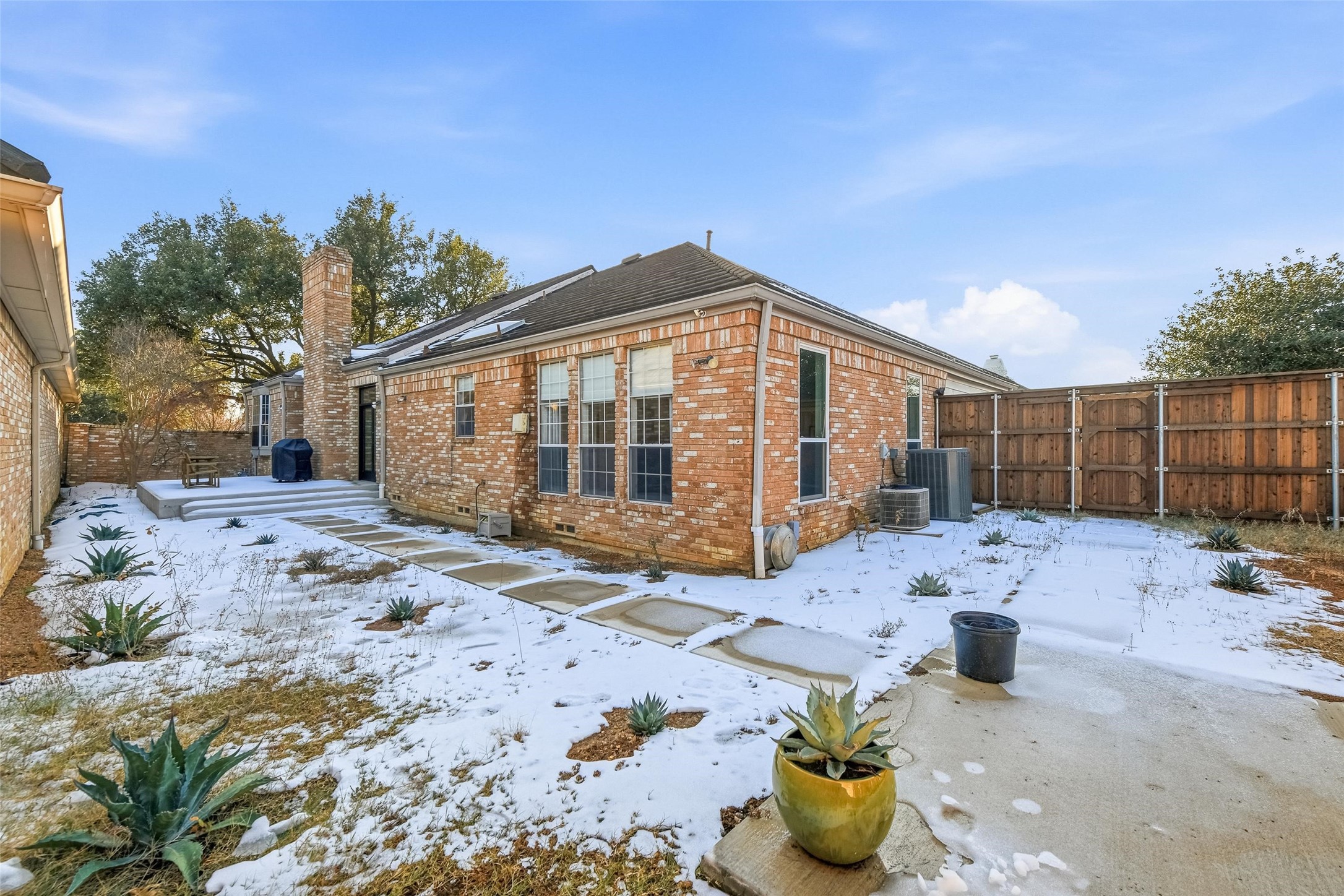1901 Crockett Circle