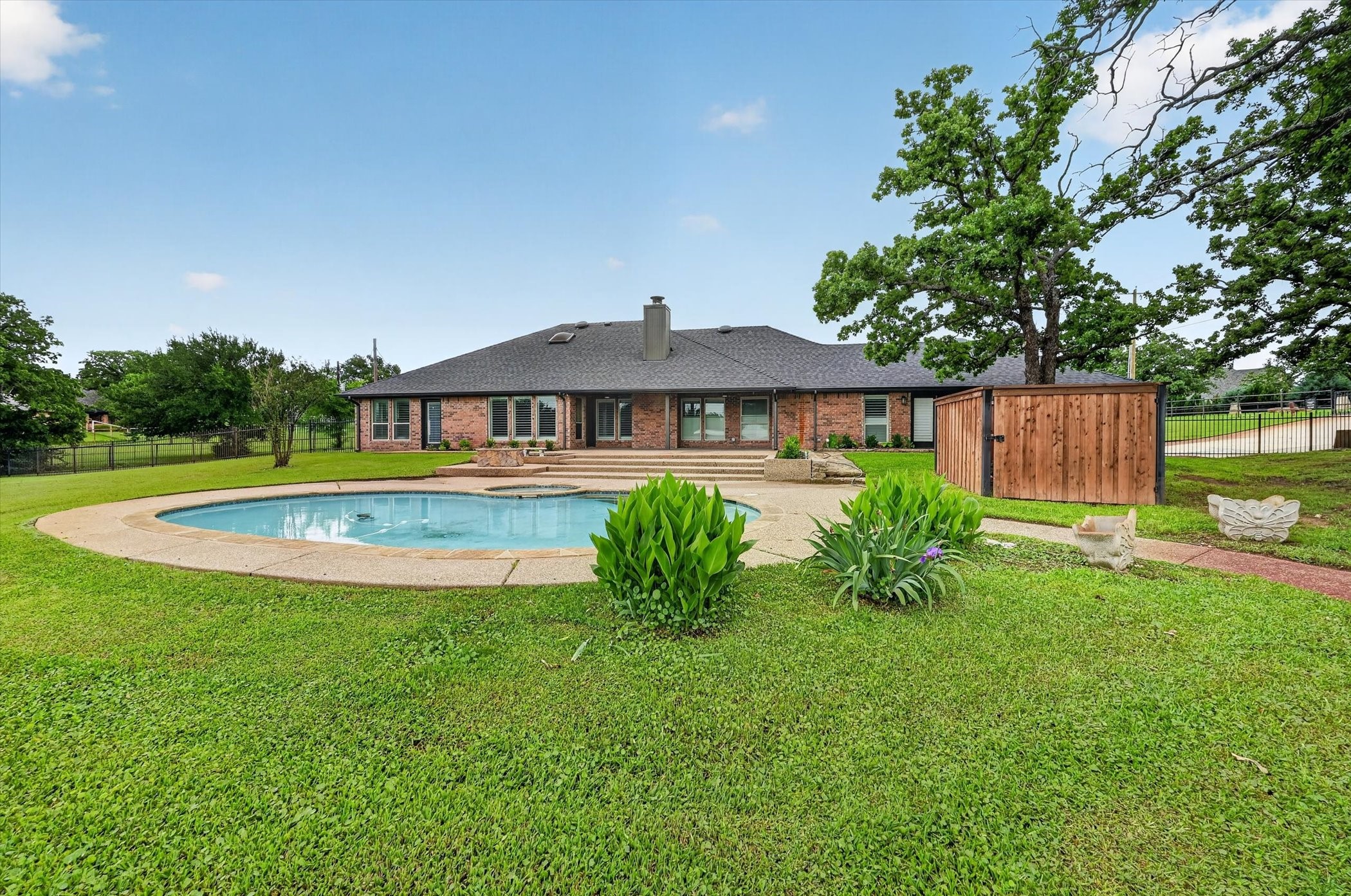 7401 Bent Trail