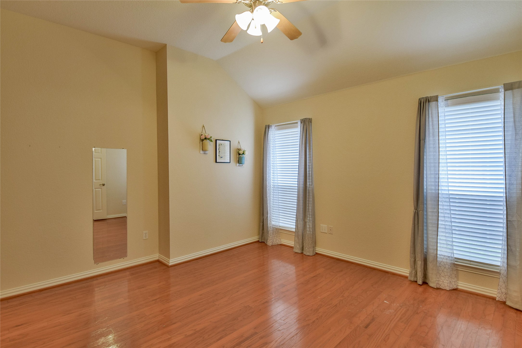1010 Hayden Court