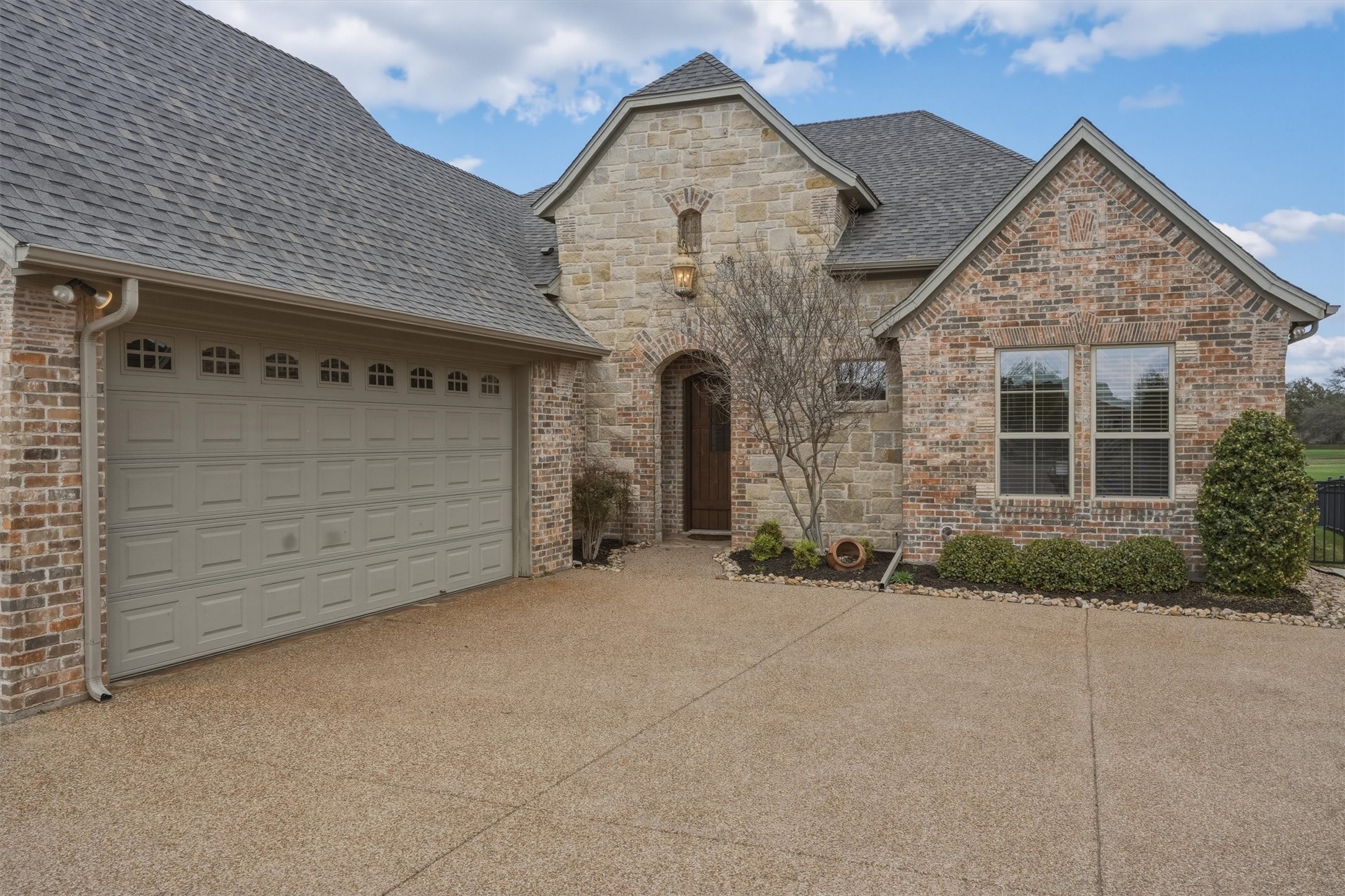1404 Amsterdam Court