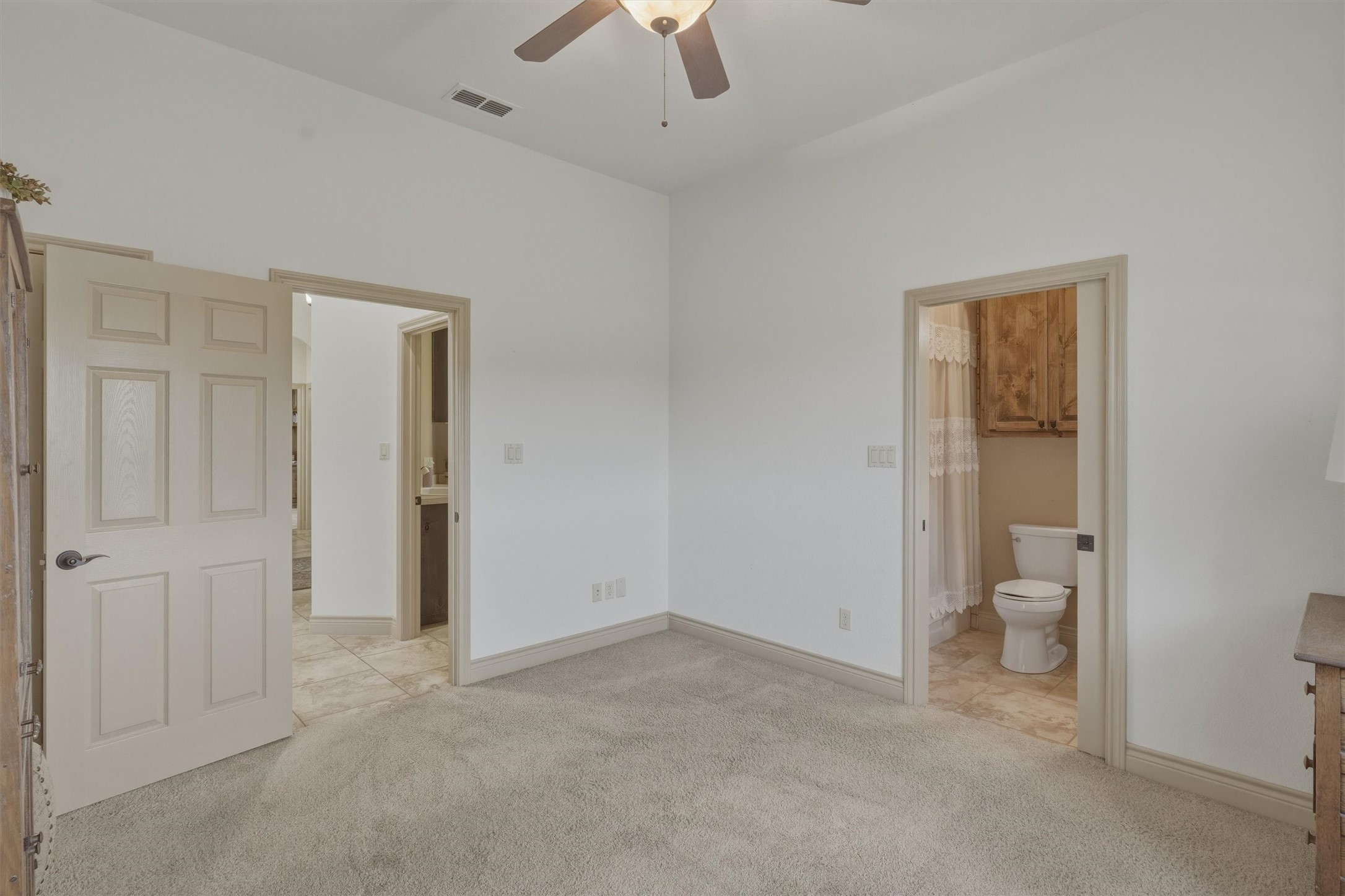 1404 Amsterdam Court