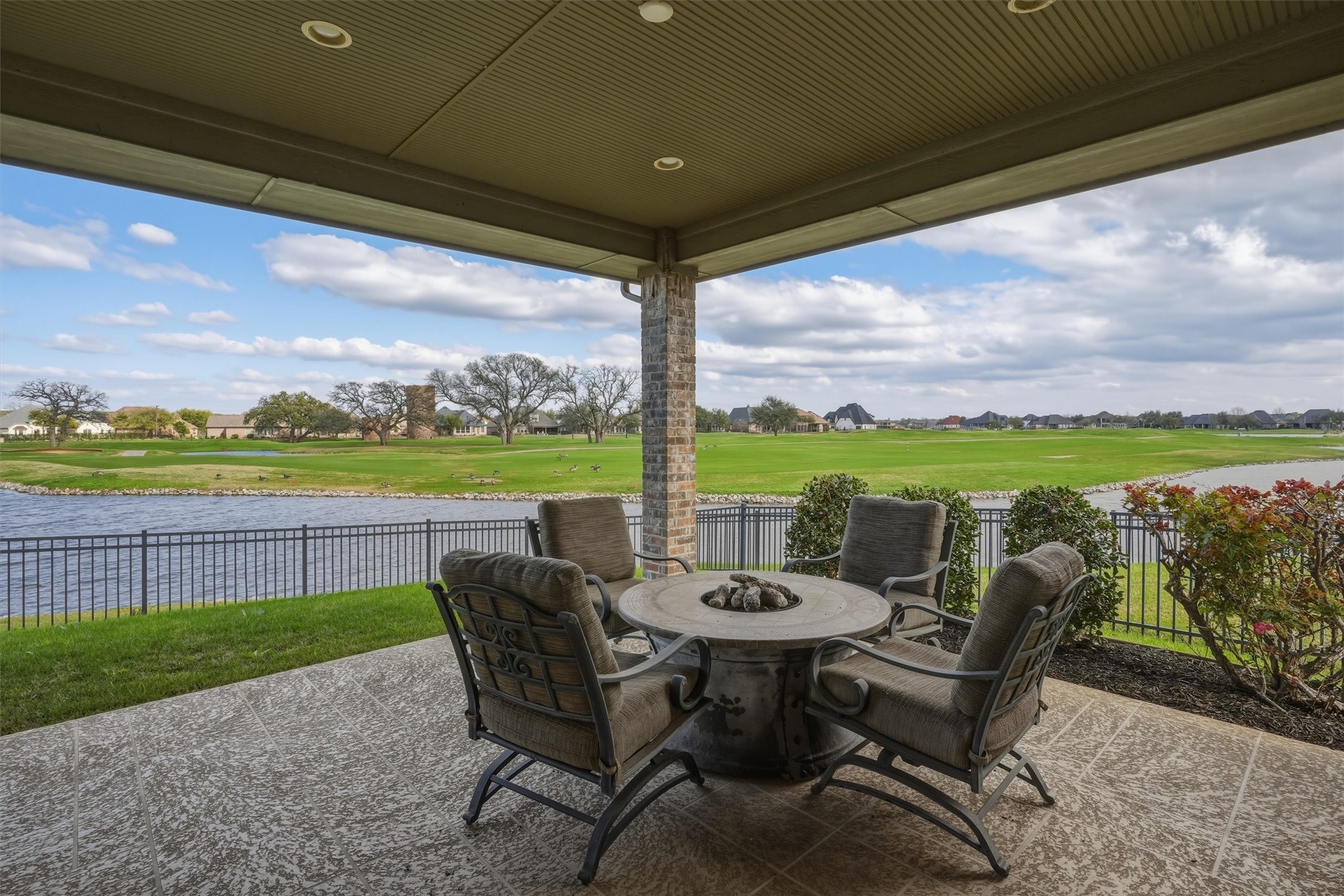 1404 Amsterdam Court
