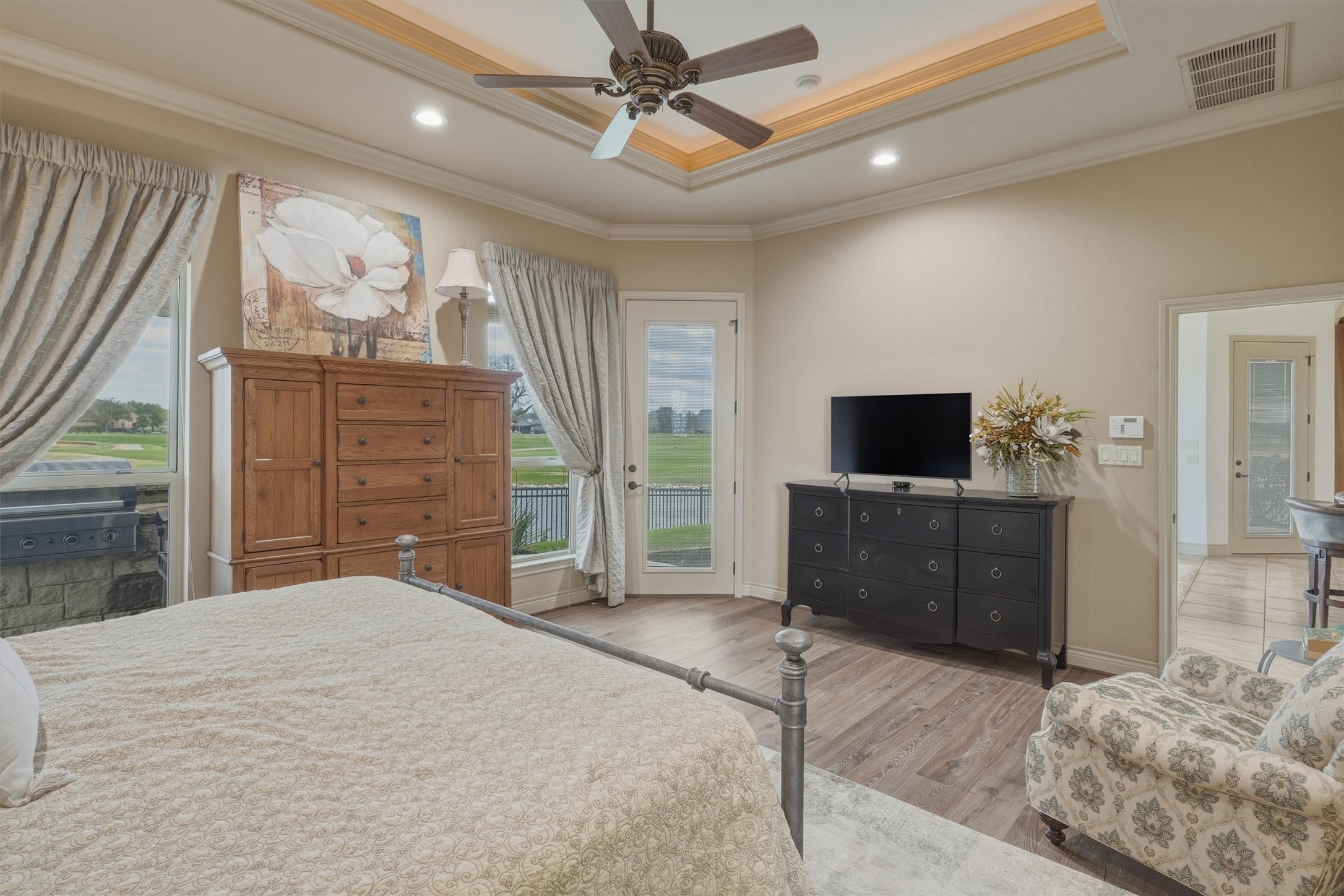 1404 Amsterdam Court
