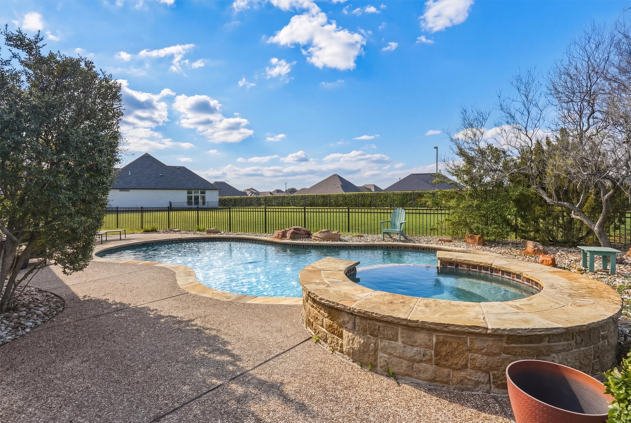 1404 Amsterdam Court