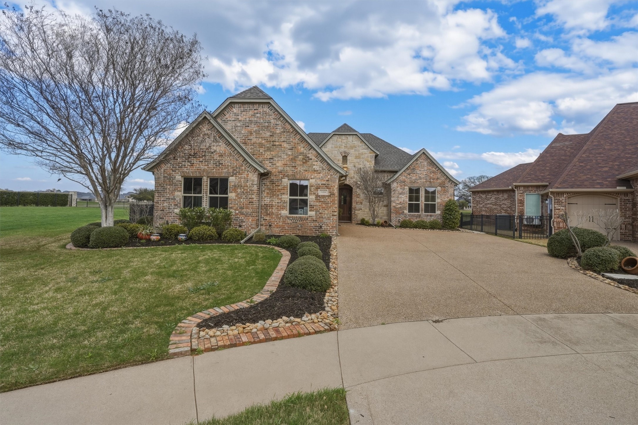 1404 Amsterdam Court