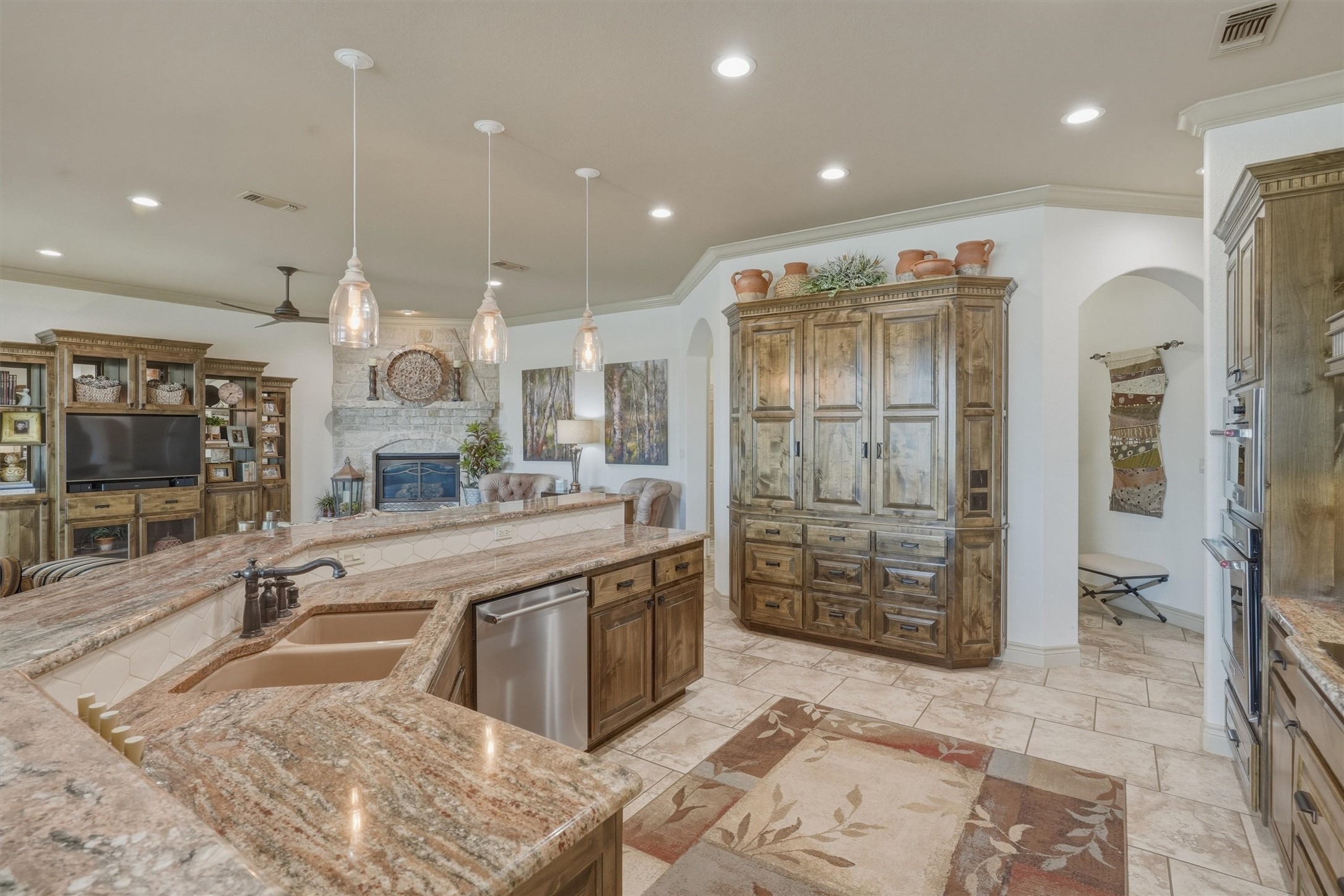 1404 Amsterdam Court