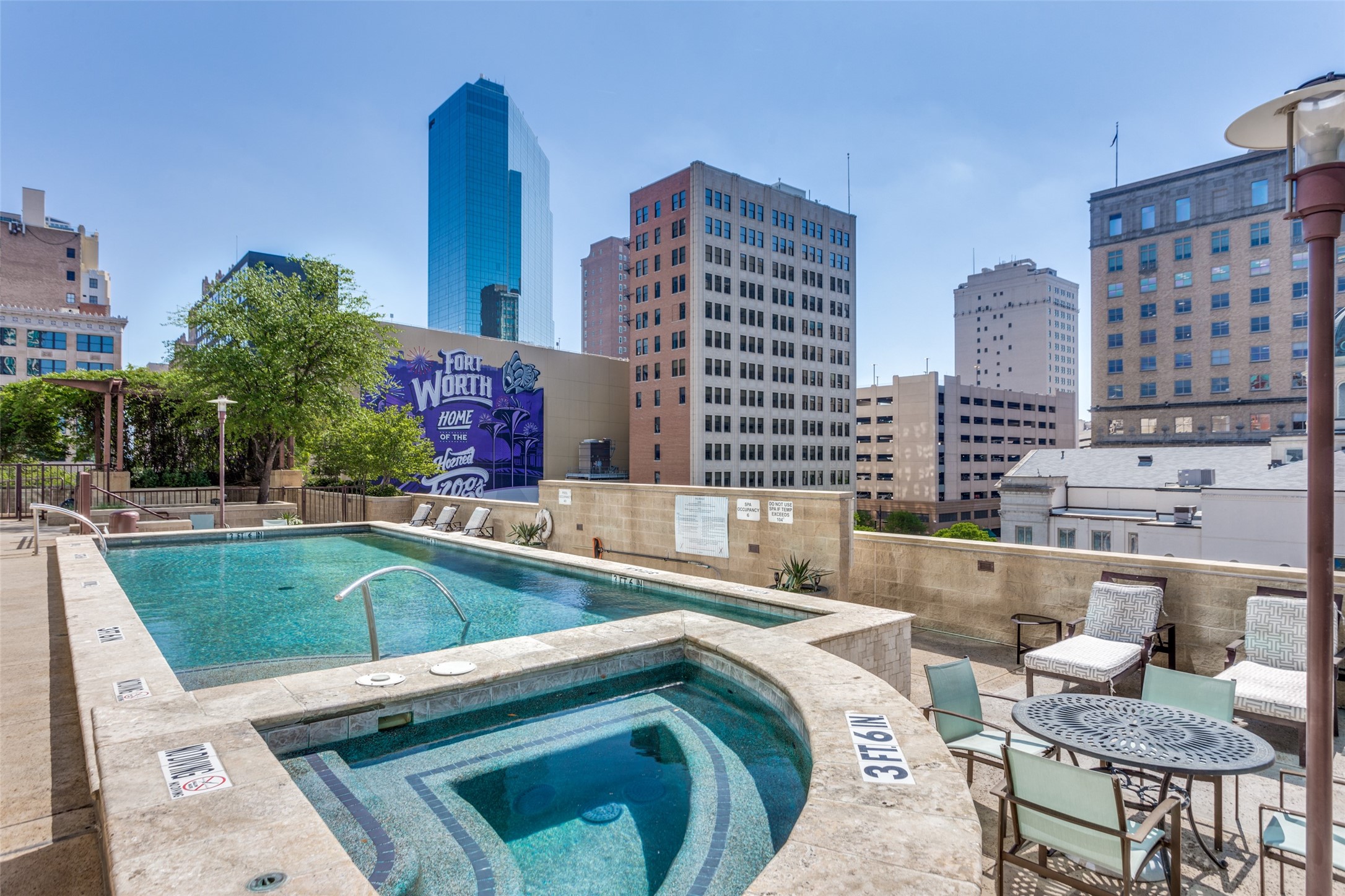 500 Throckmorton Street 908