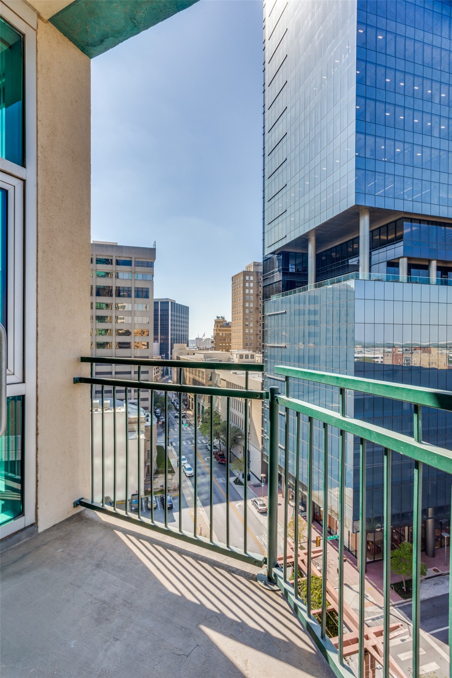 500 Throckmorton Street 908