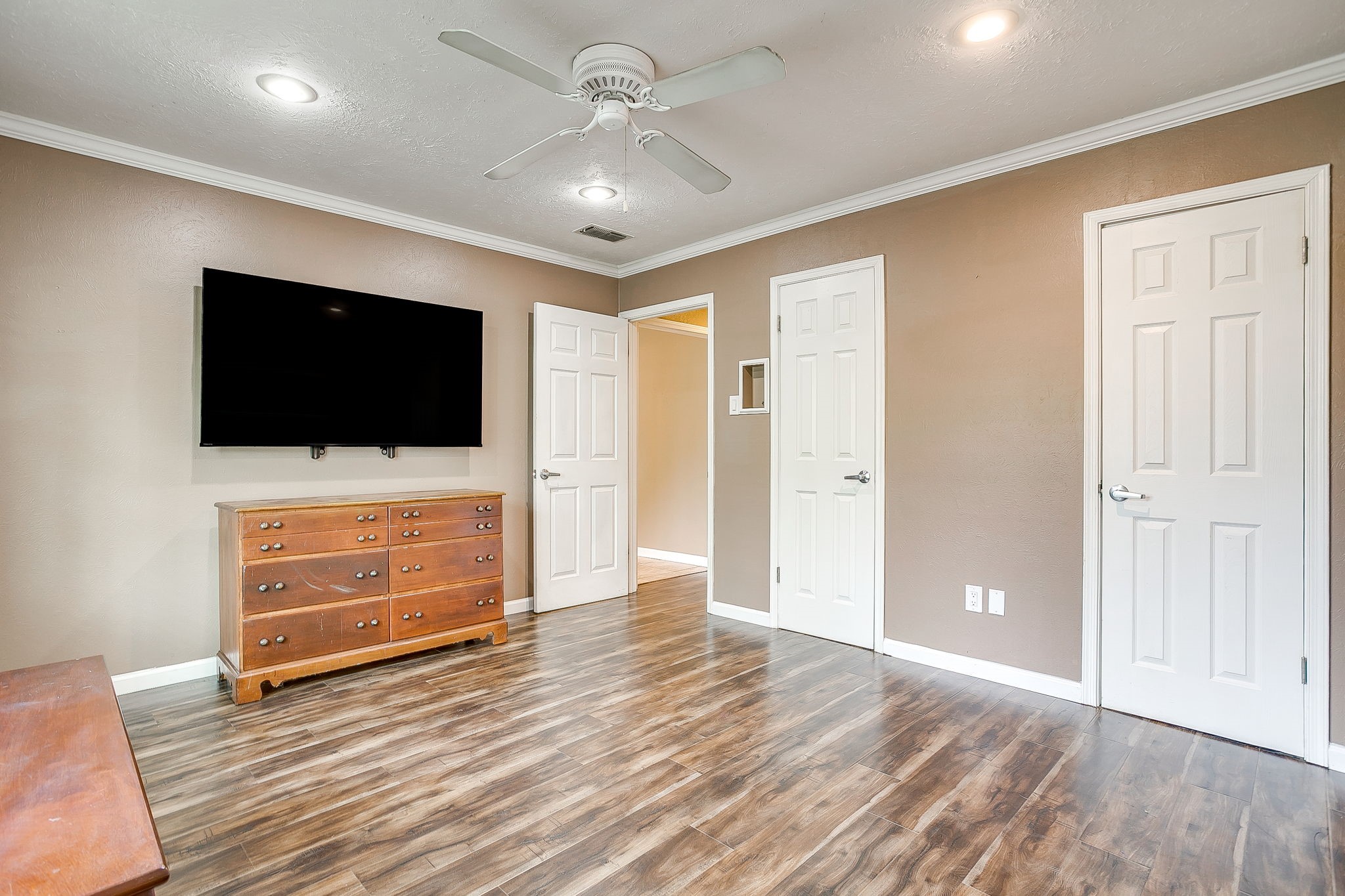 406 Country Club Drive