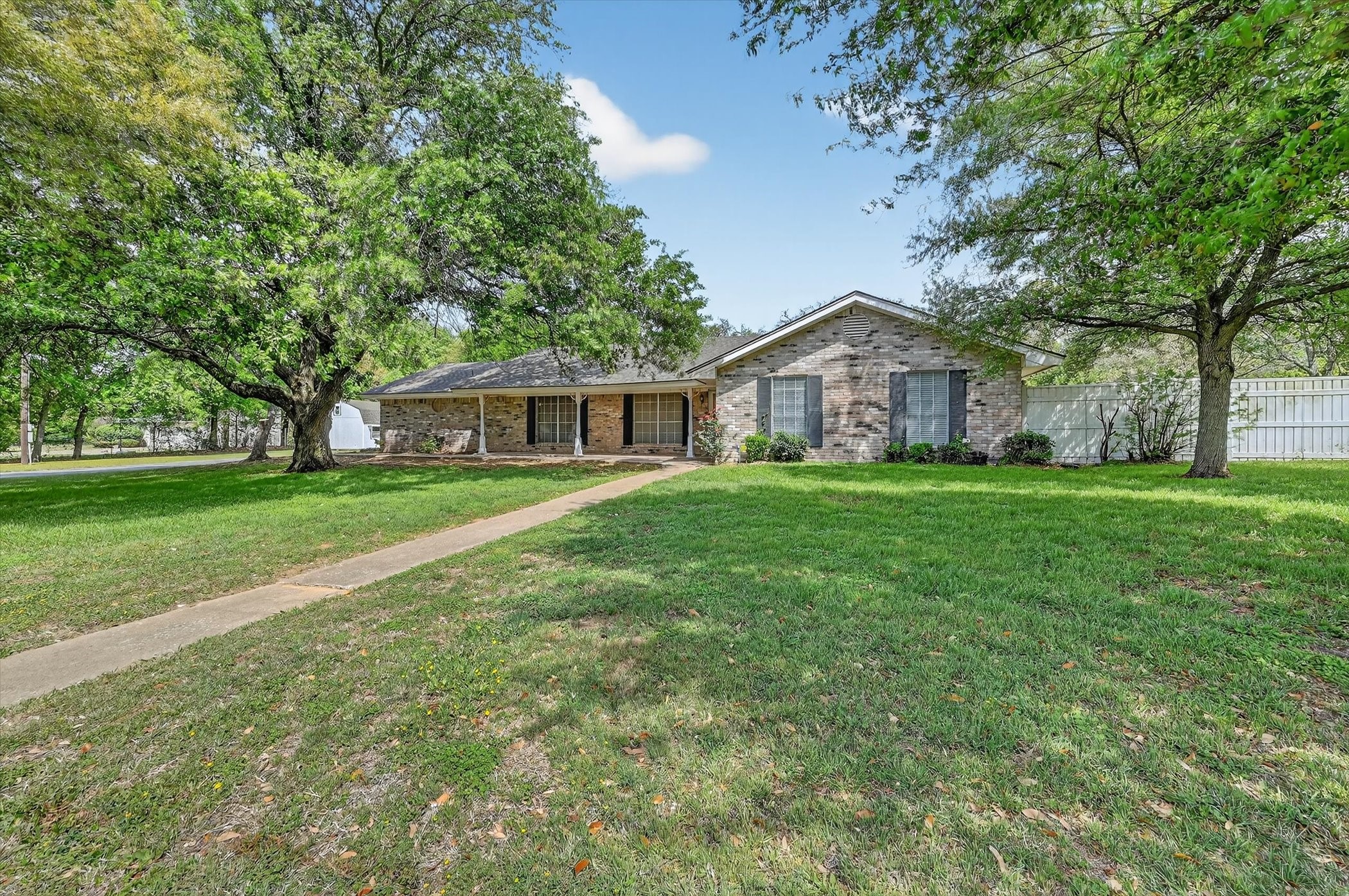 1516 Caddo Peak Trail