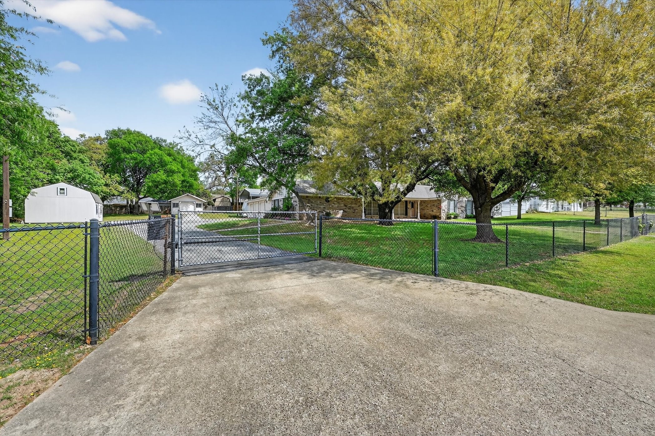 1516 Caddo Peak Trail