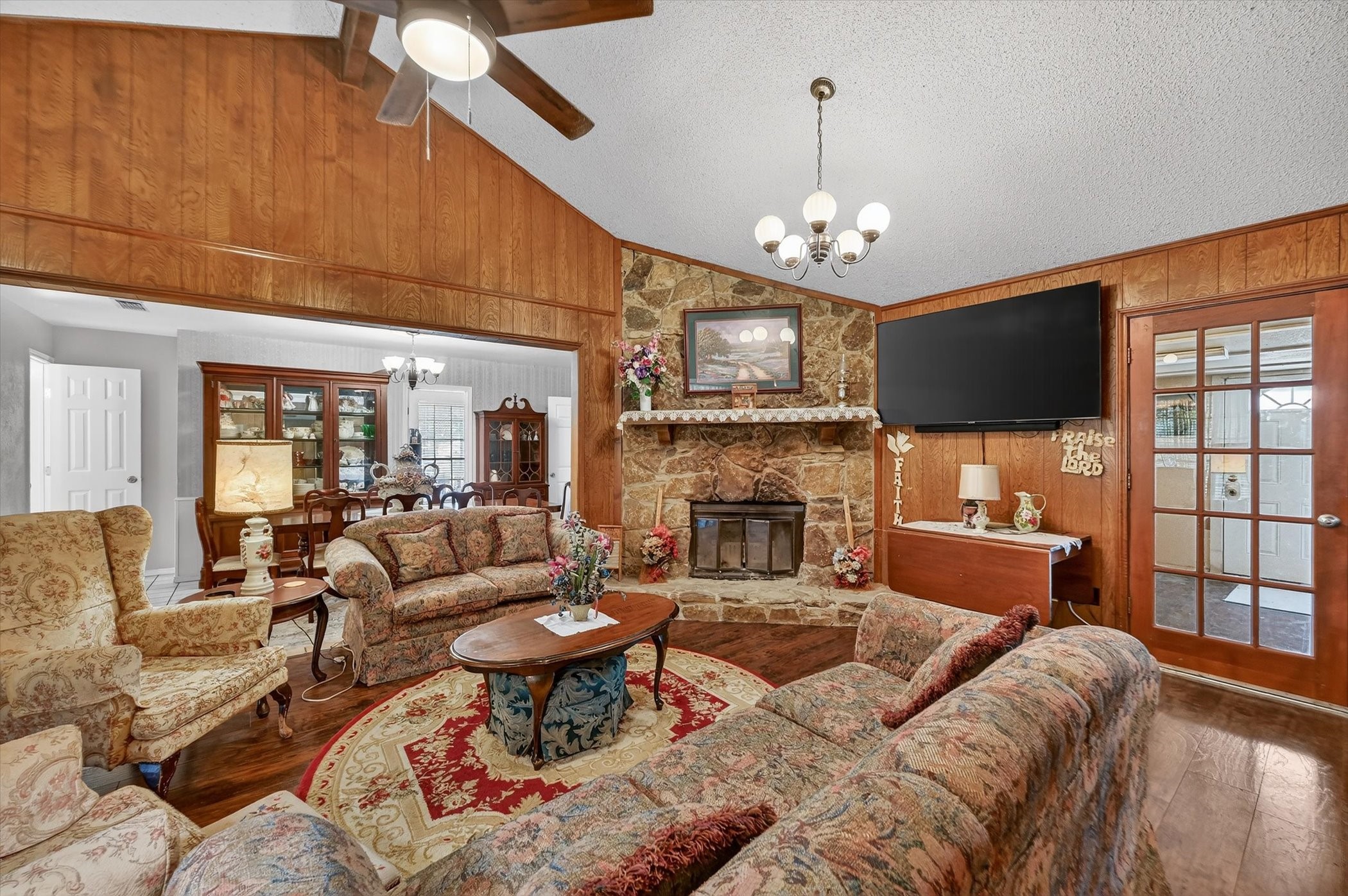 1516 Caddo Peak Trail