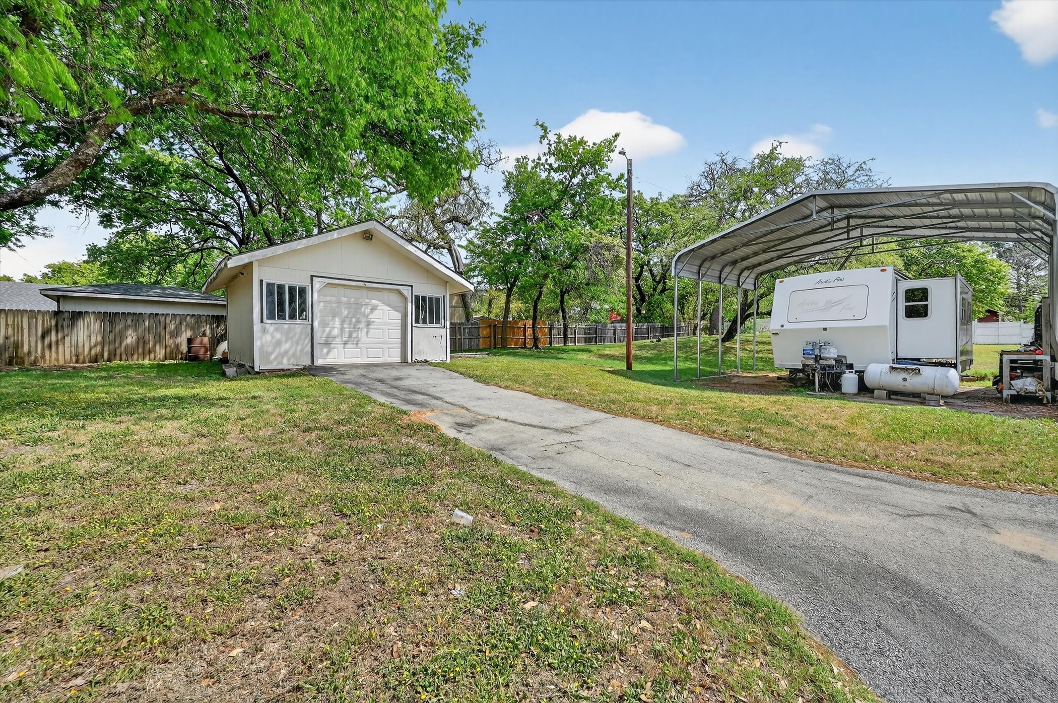 1516 Caddo Peak Trail