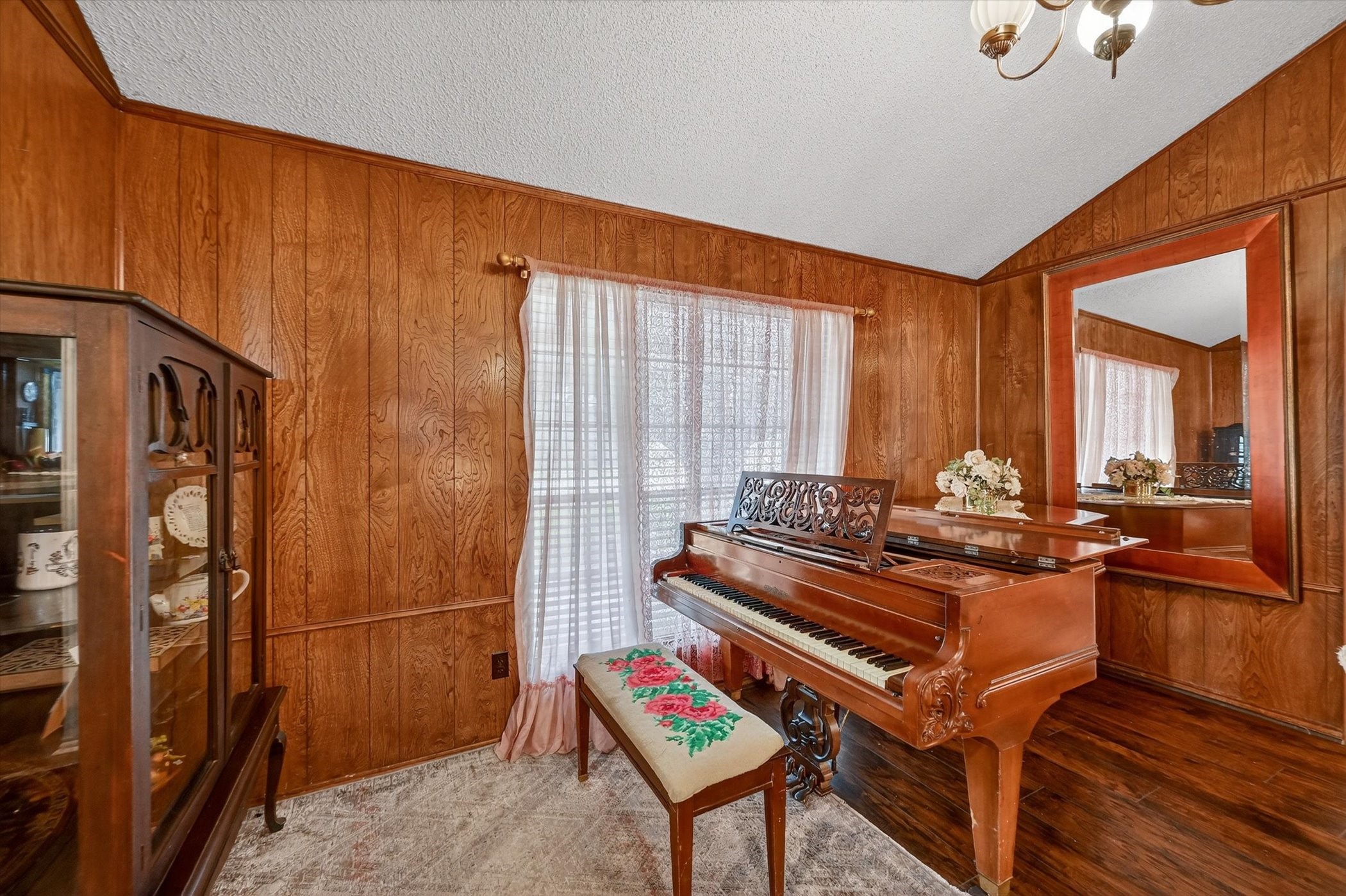 1516 Caddo Peak Trail