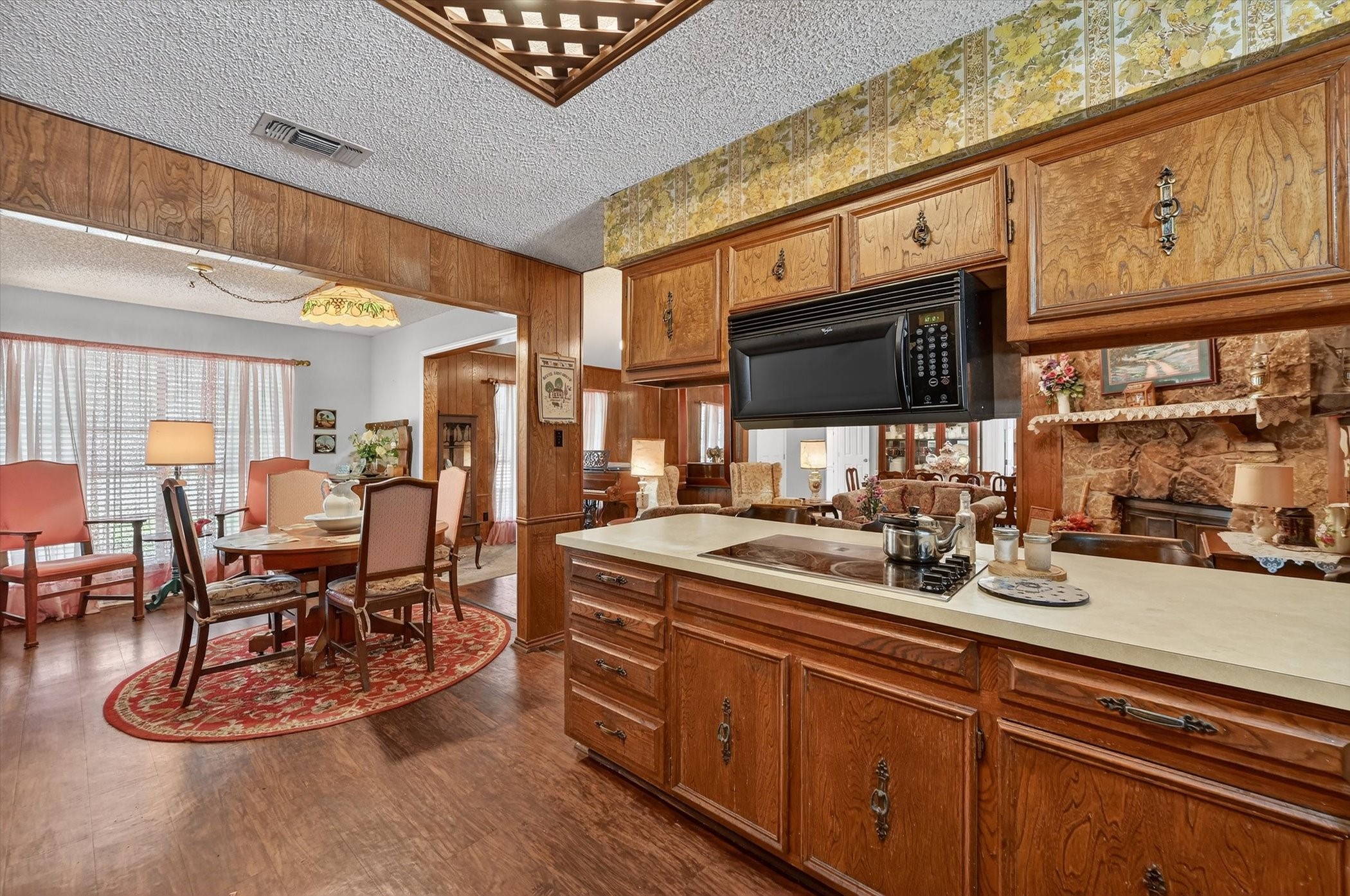 1516 Caddo Peak Trail