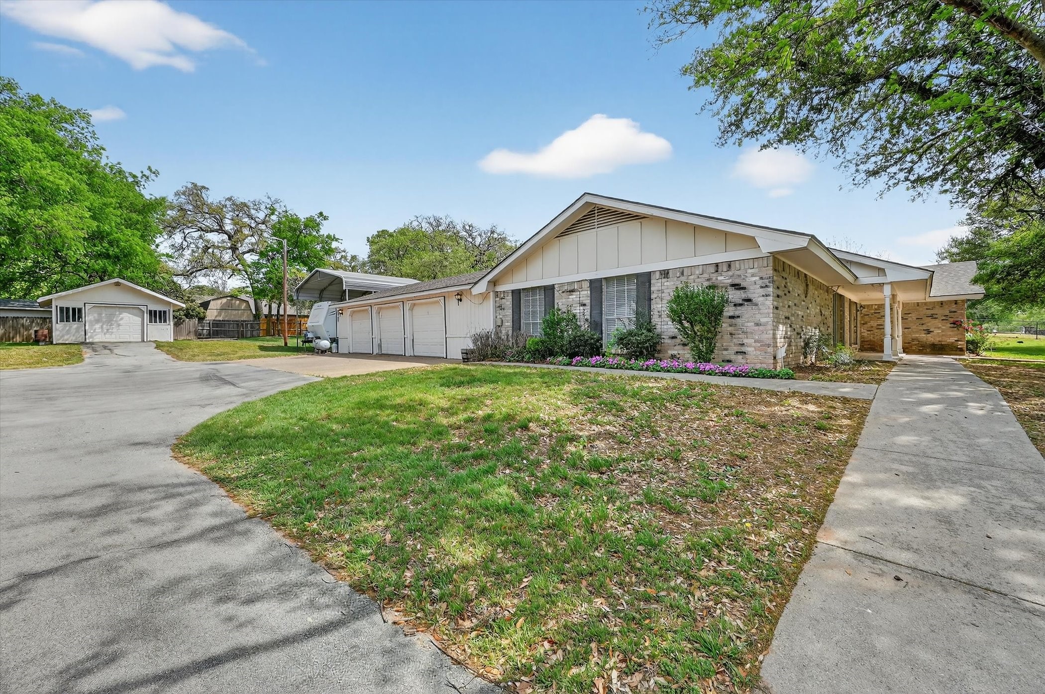 1516 Caddo Peak Trail