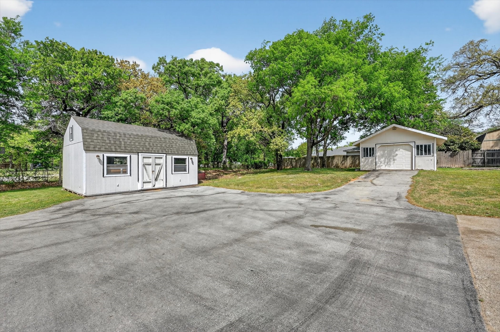 1516 Caddo Peak Trail