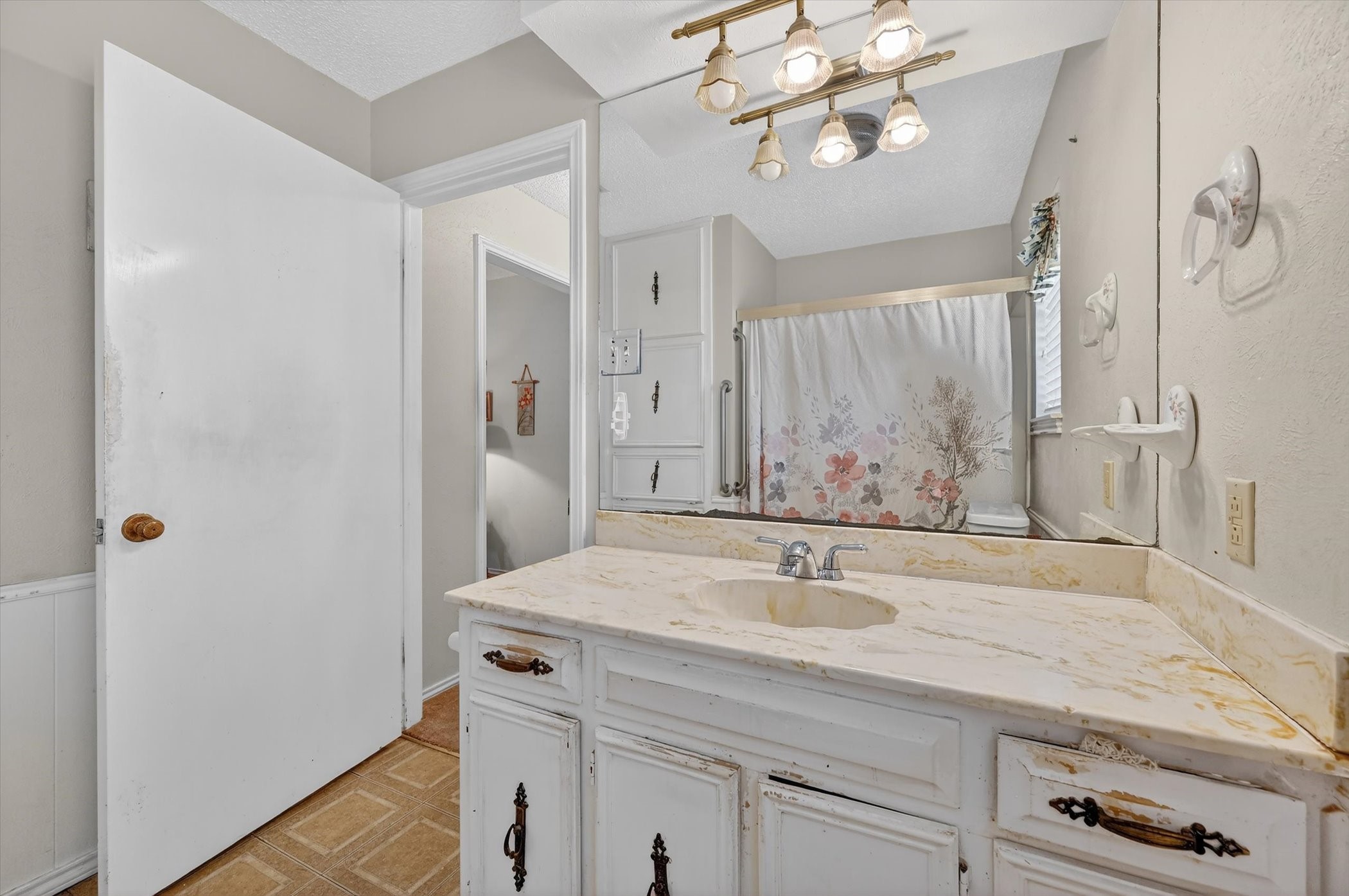 1516 Caddo Peak Trail