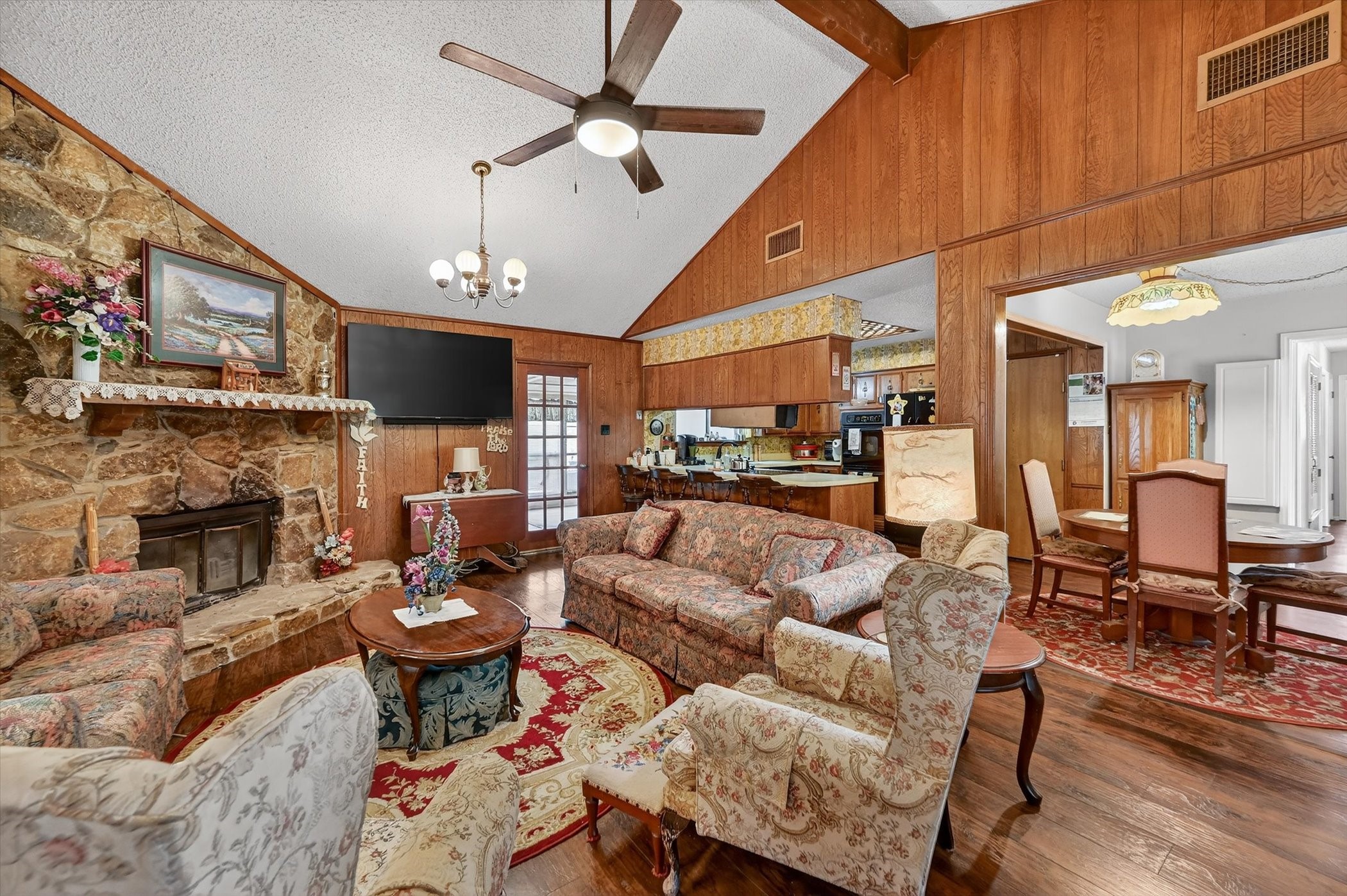 1516 Caddo Peak Trail