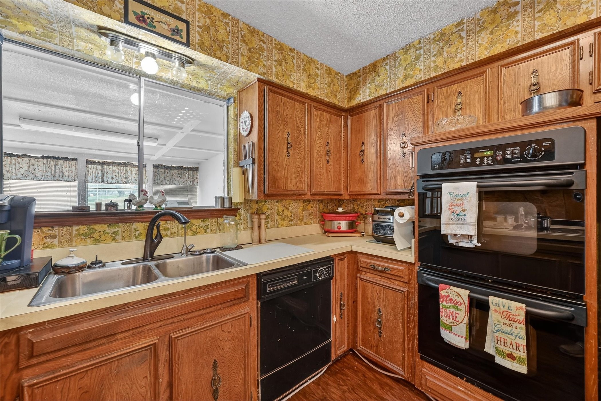 1516 Caddo Peak Trail