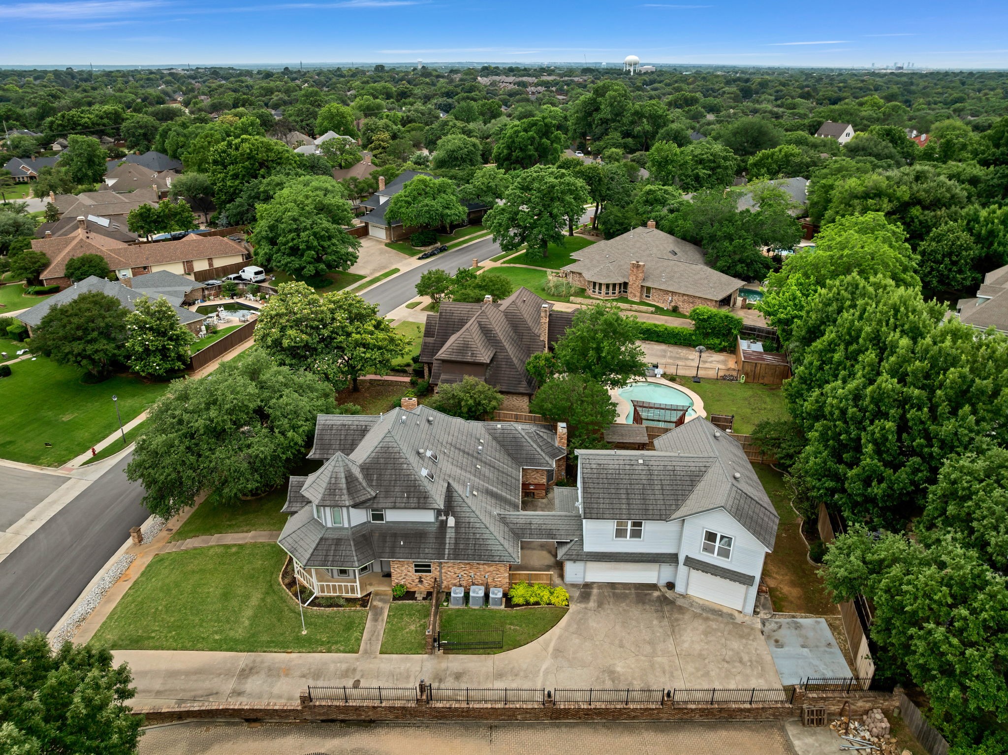 1312 Plantation Drive S