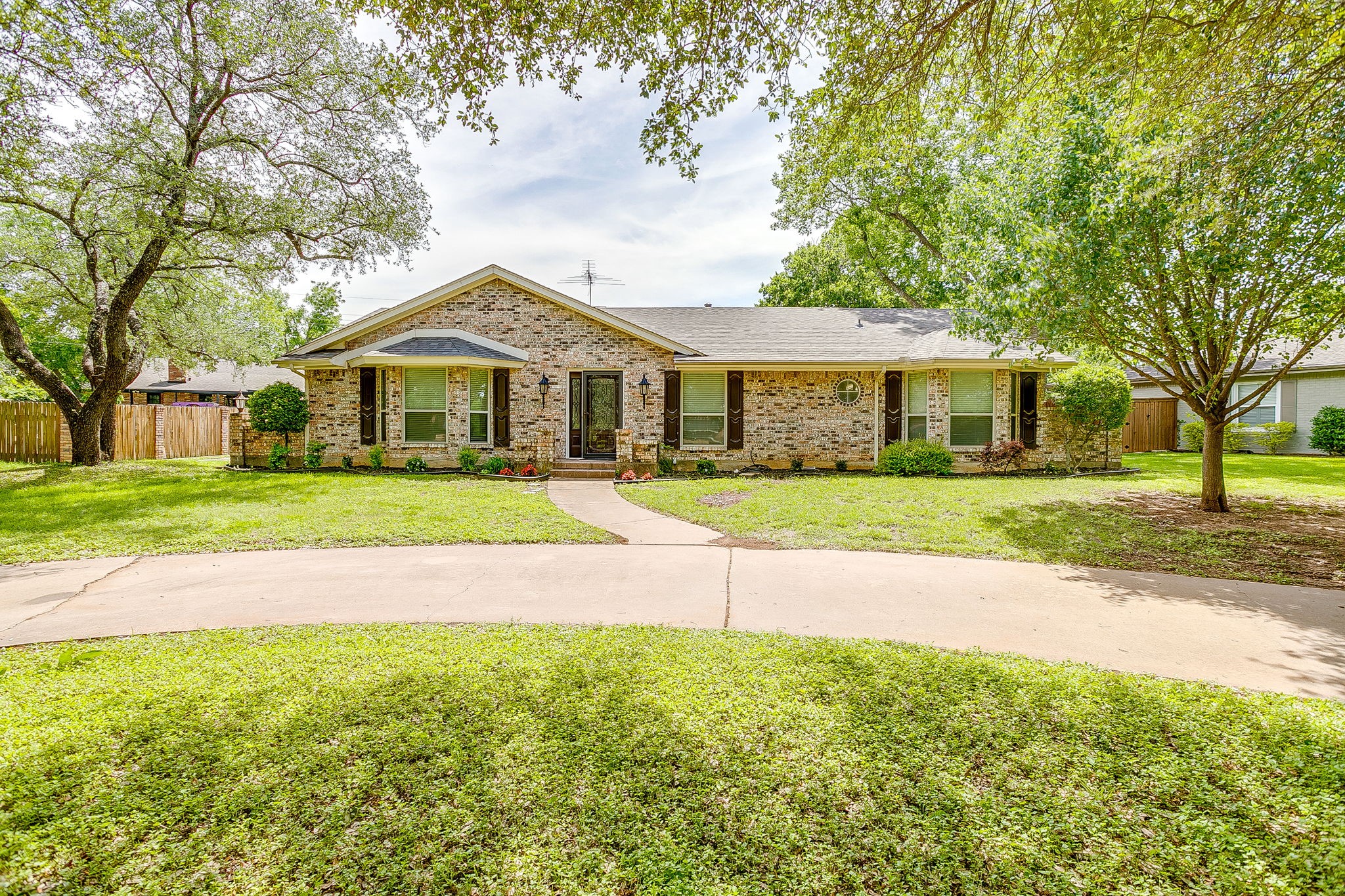 802 Shady Creek Drive